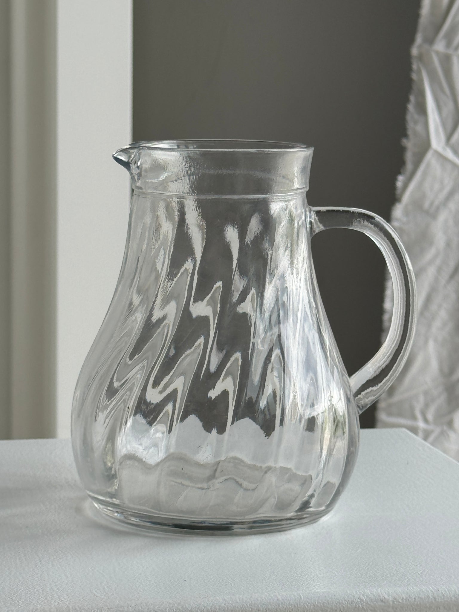 Carafe vintage striée à anse H:16