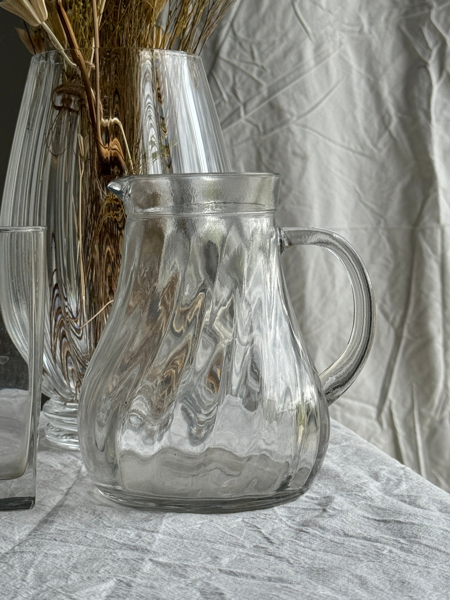 Carafe vintage striée à anse H:16