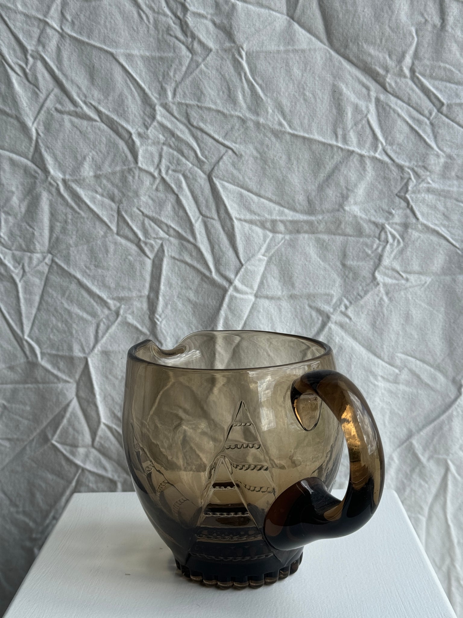 Carafe en verre fumé