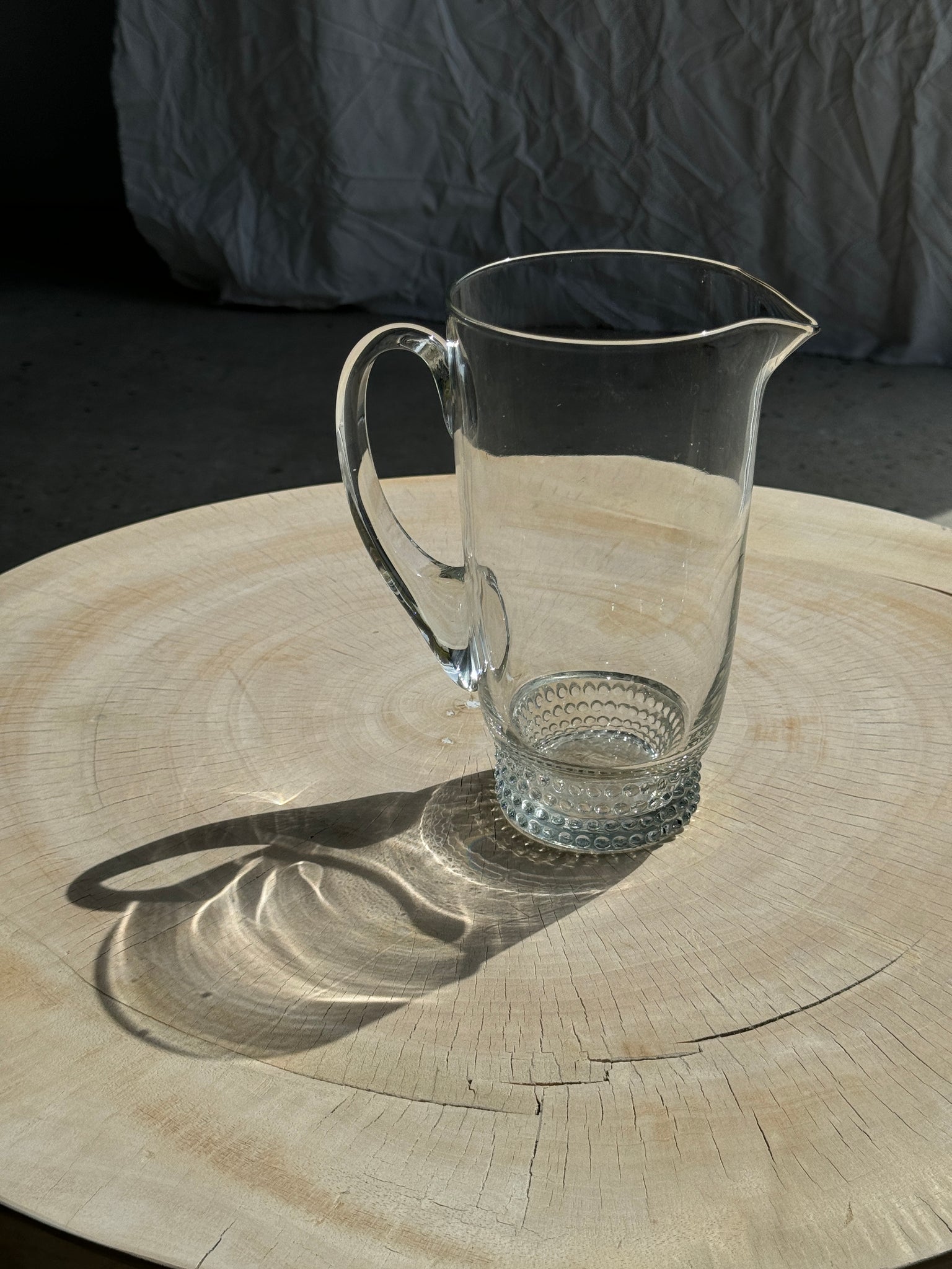 Carafe à anse en verre belle matière pied motifs billes de verre H21