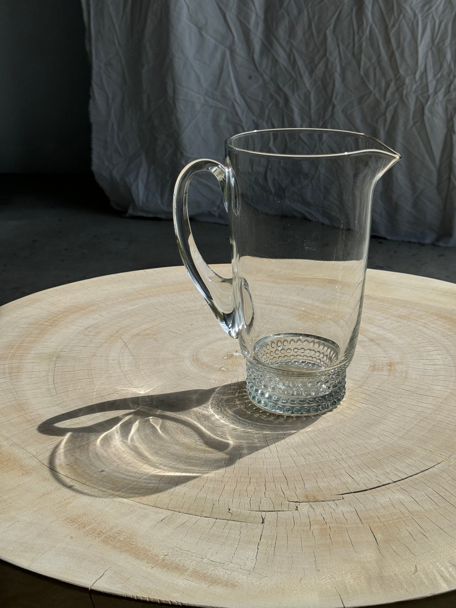 Carafe à anse en verre belle matière pied motifs billes de verre H21