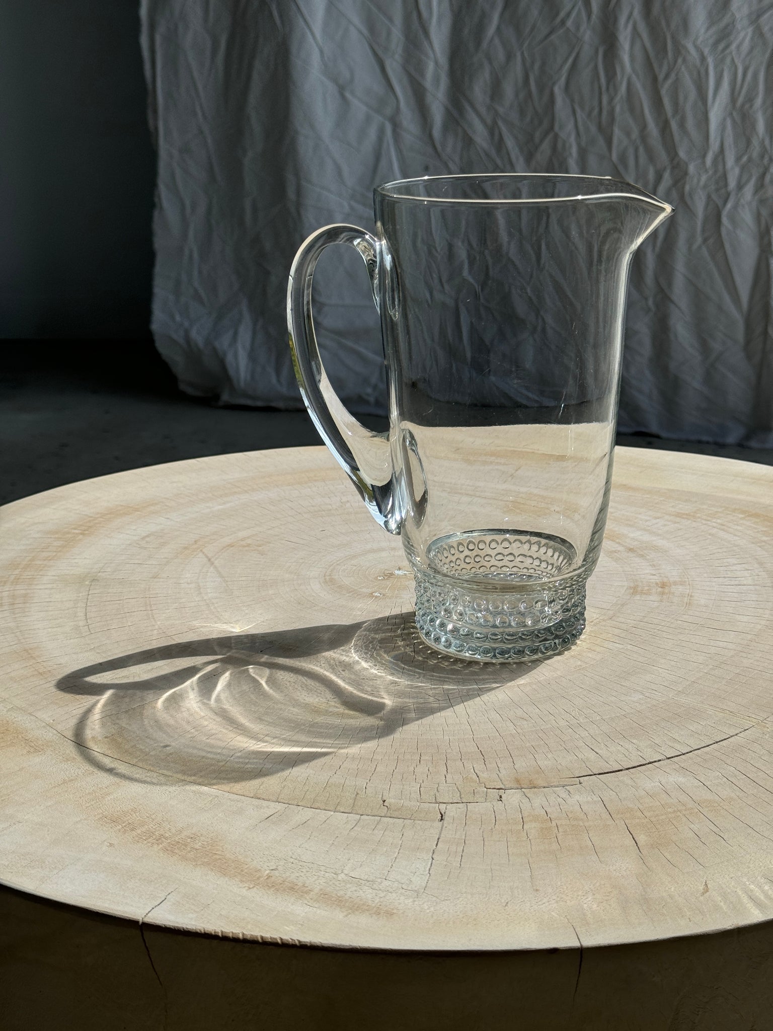 Carafe à anse en verre belle matière pied motifs billes de verre H21