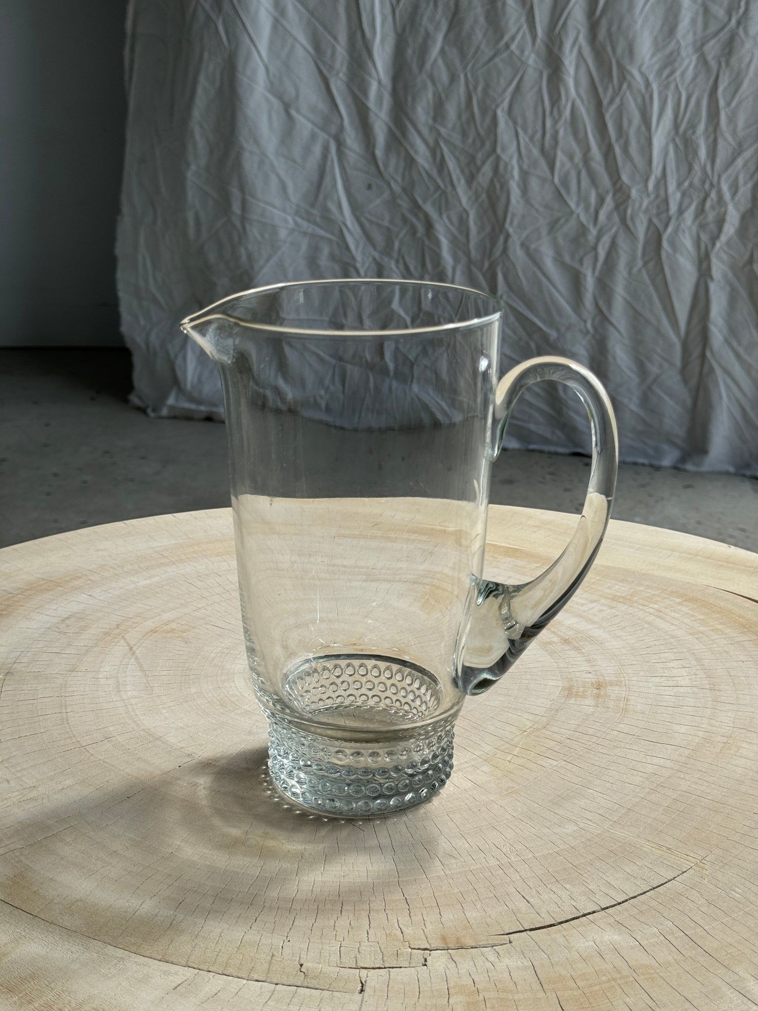 Carafe à anse en verre belle matière pied motifs billes de verre H21