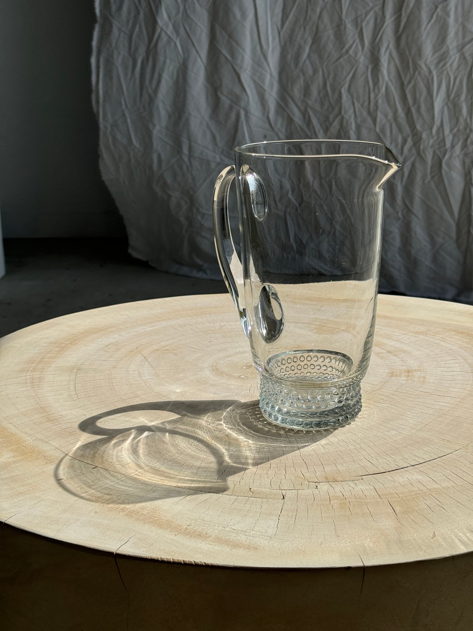 Carafe à anse en verre belle matière pied motifs billes de verre H21