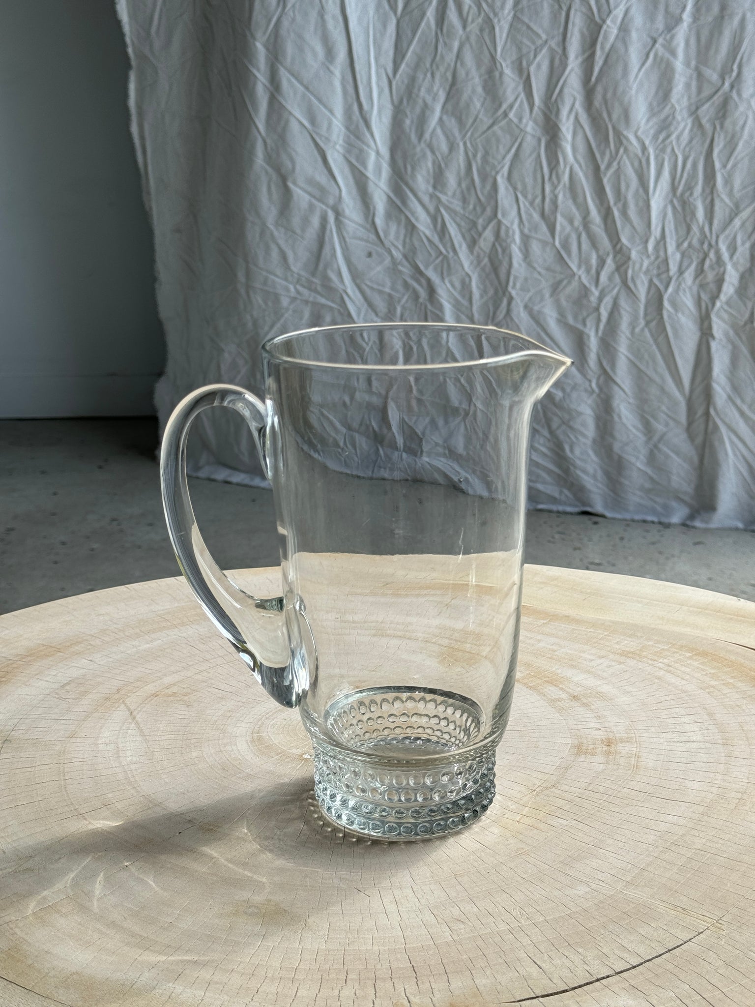 Carafe à anse en verre belle matière pied motifs billes de verre H21