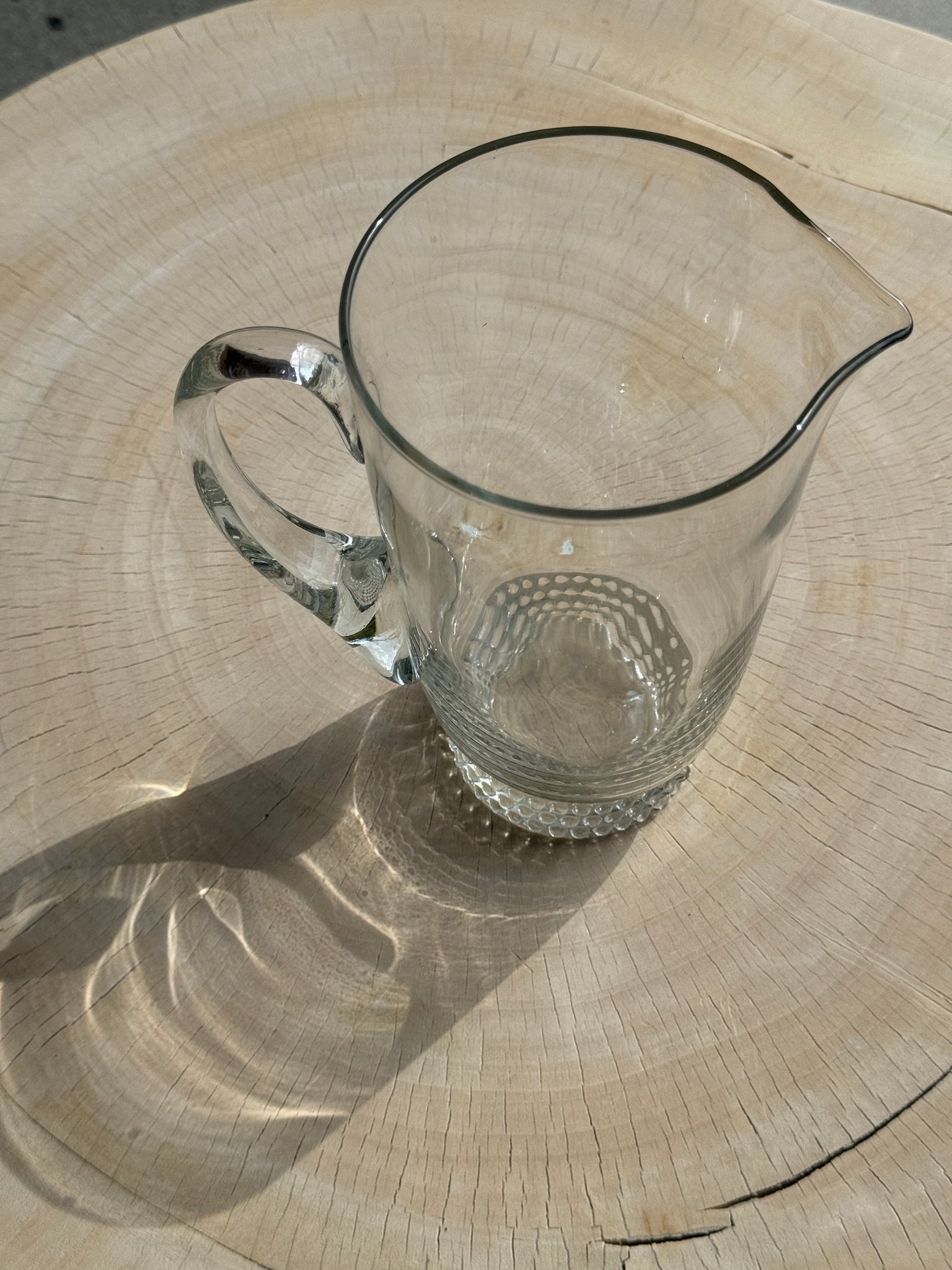 Carafe à anse en verre belle matière pied motifs billes de verre H21