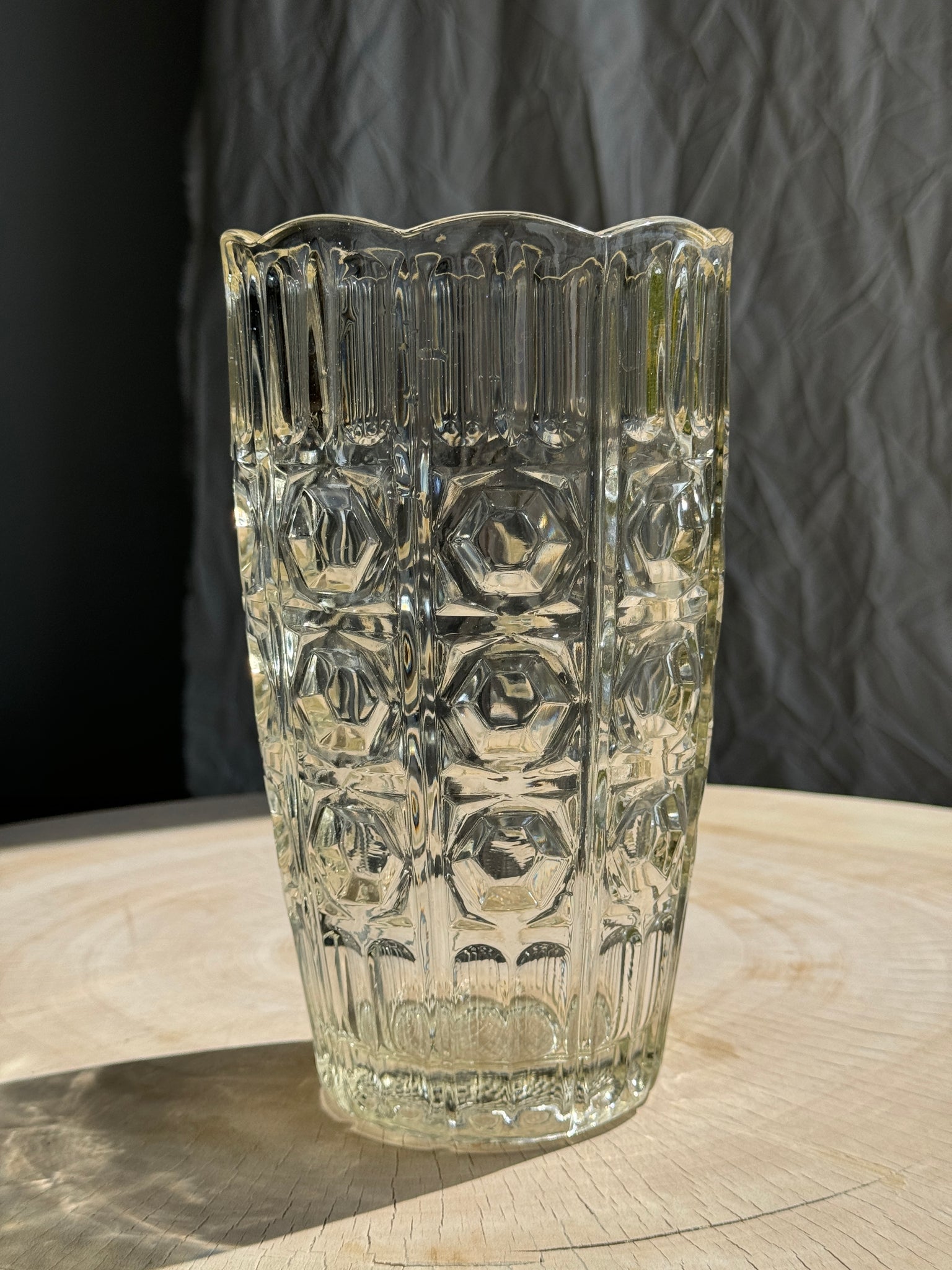 Vase en verre moulé italien motifs géométriques H23