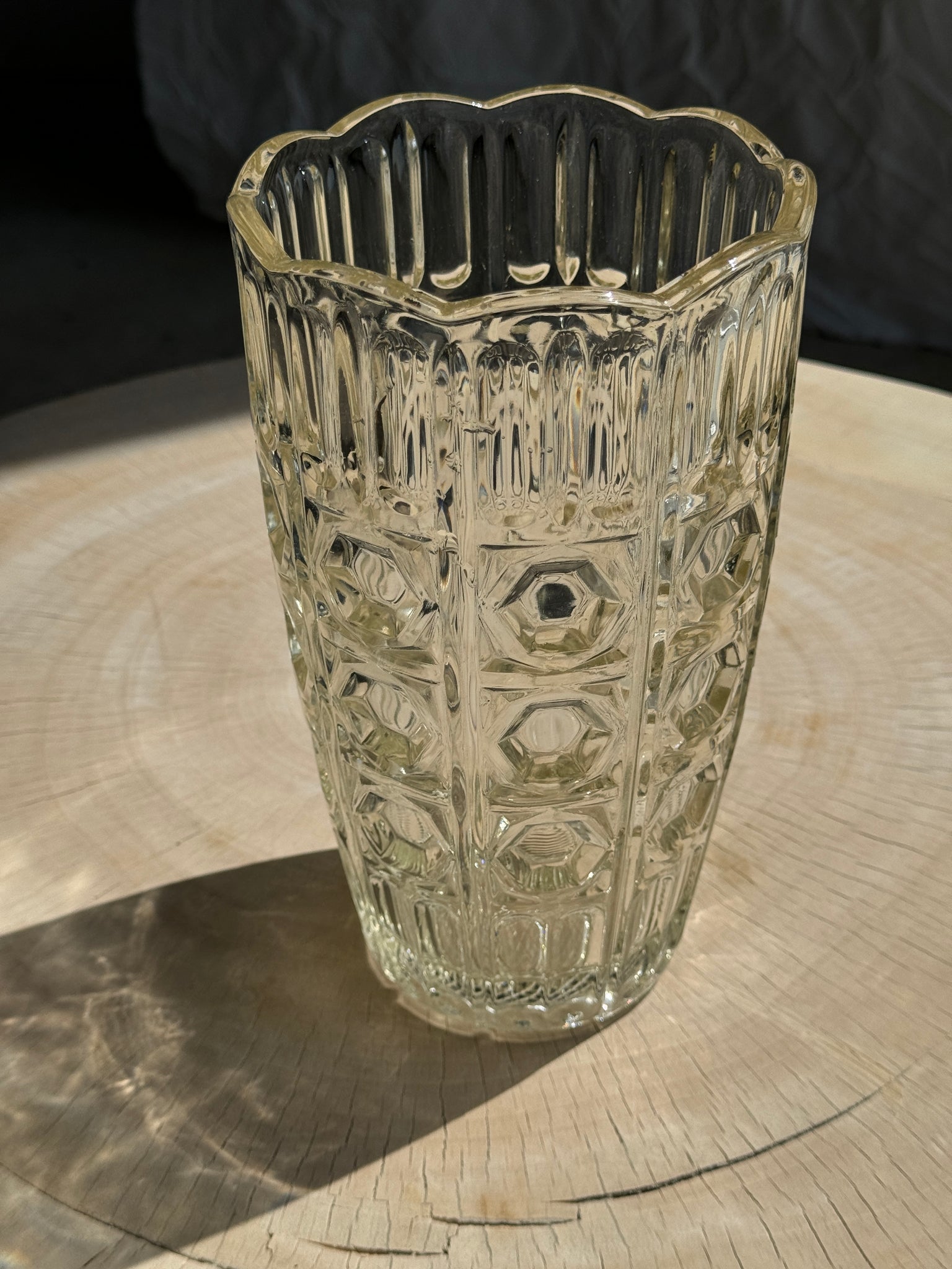 Vase en verre moulé italien motifs géométriques H23