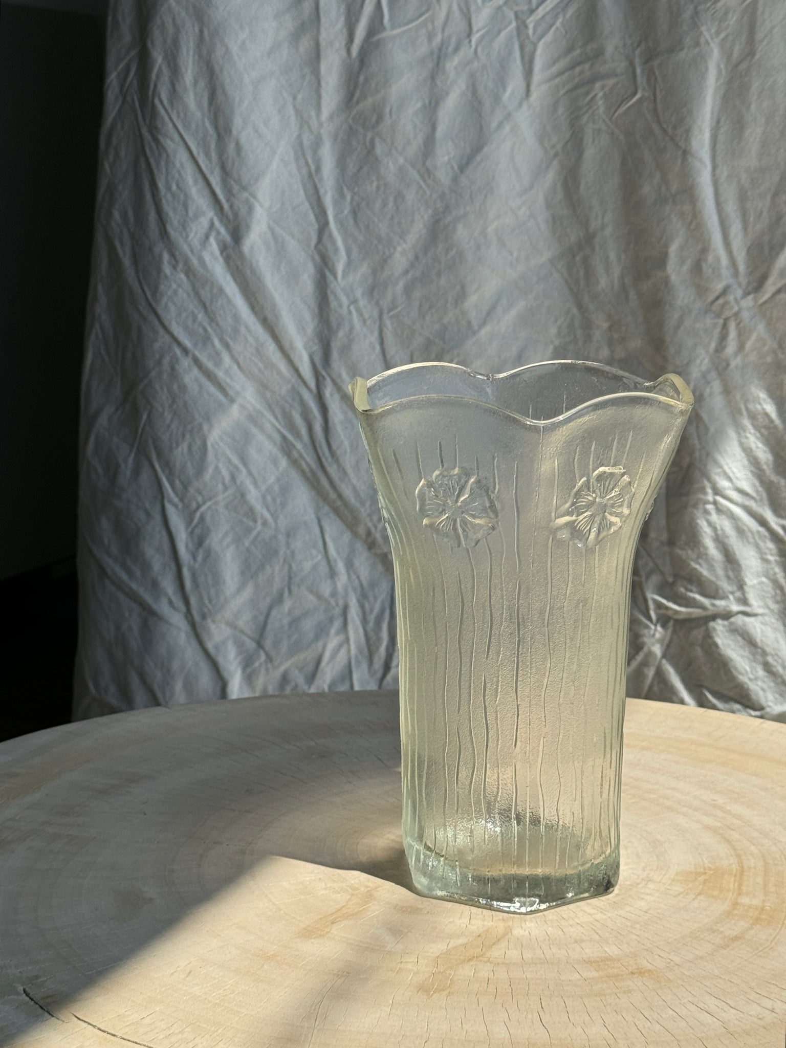 Vase en verre vintage à motifs de fleurs stylisées col évasé H22