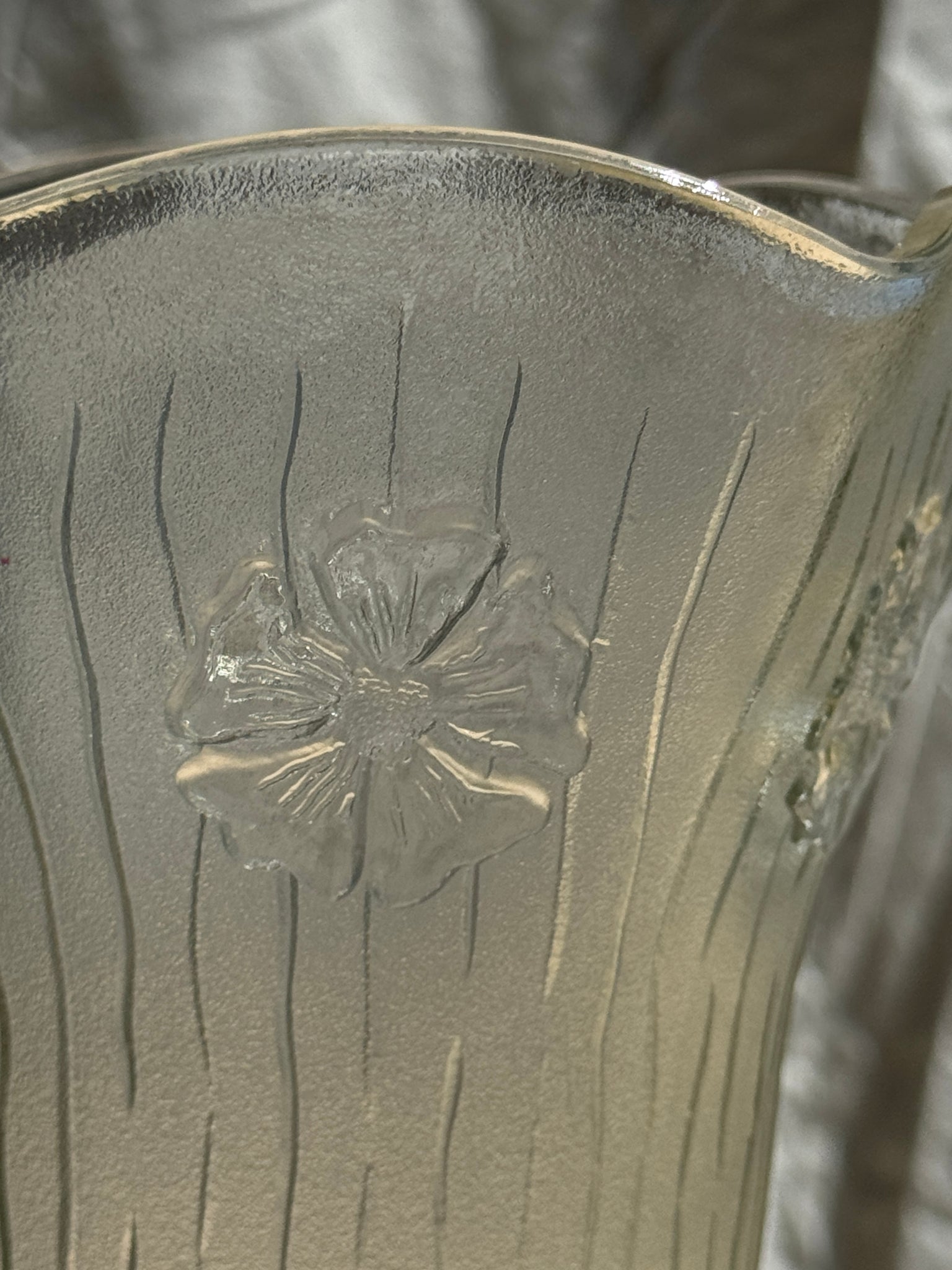 Vase en verre vintage à motifs de fleurs stylisées col évasé H22