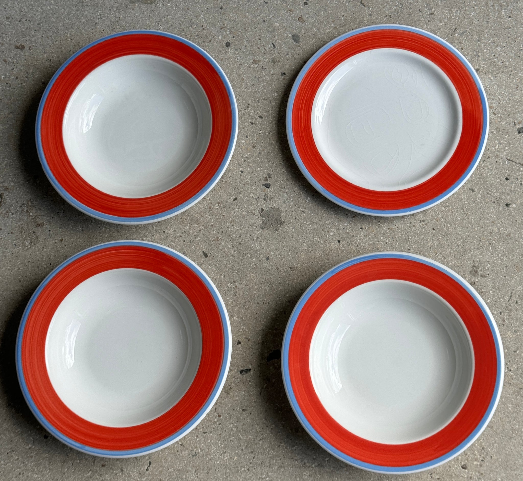 Lot de 4 assiettes italiennes rouges et bleues