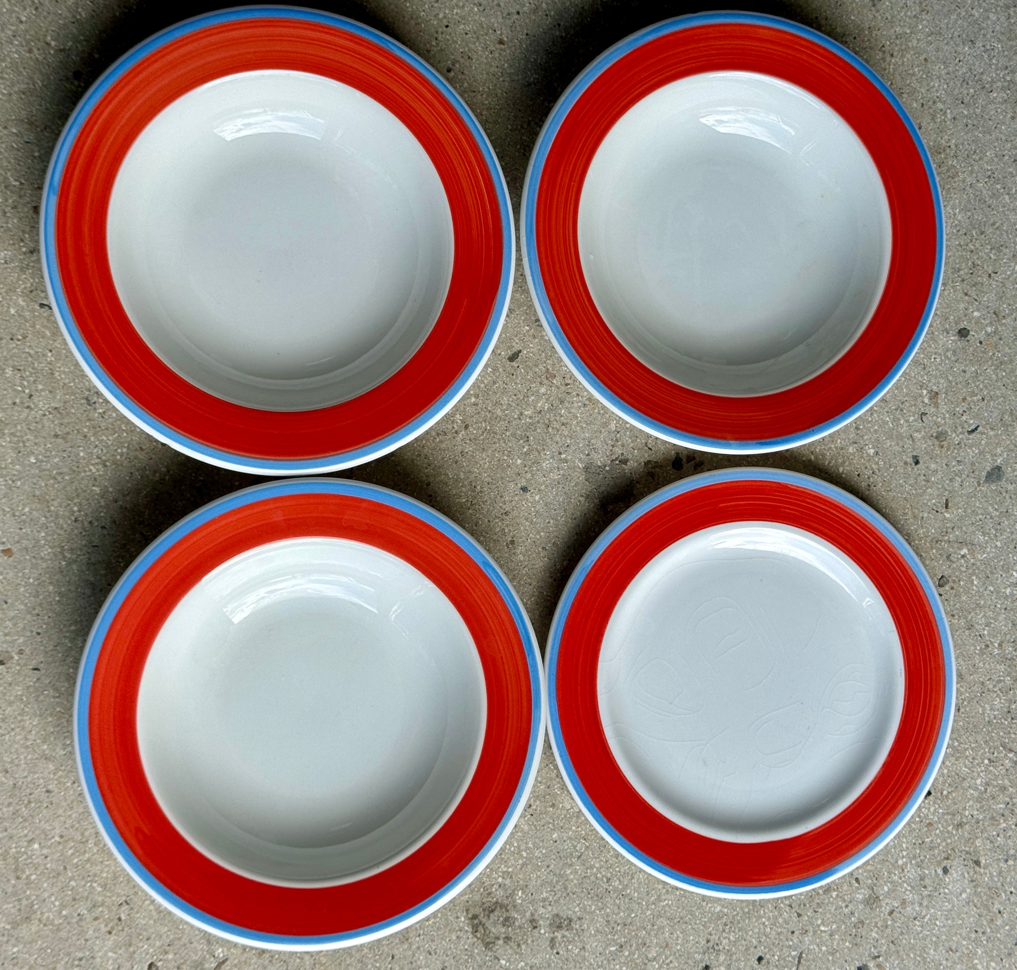 Lot de 4 assiettes italiennes rouges et bleues