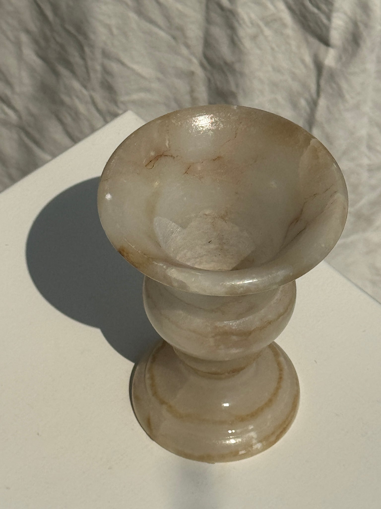 Petit vase en albâtre de style Médicis H15