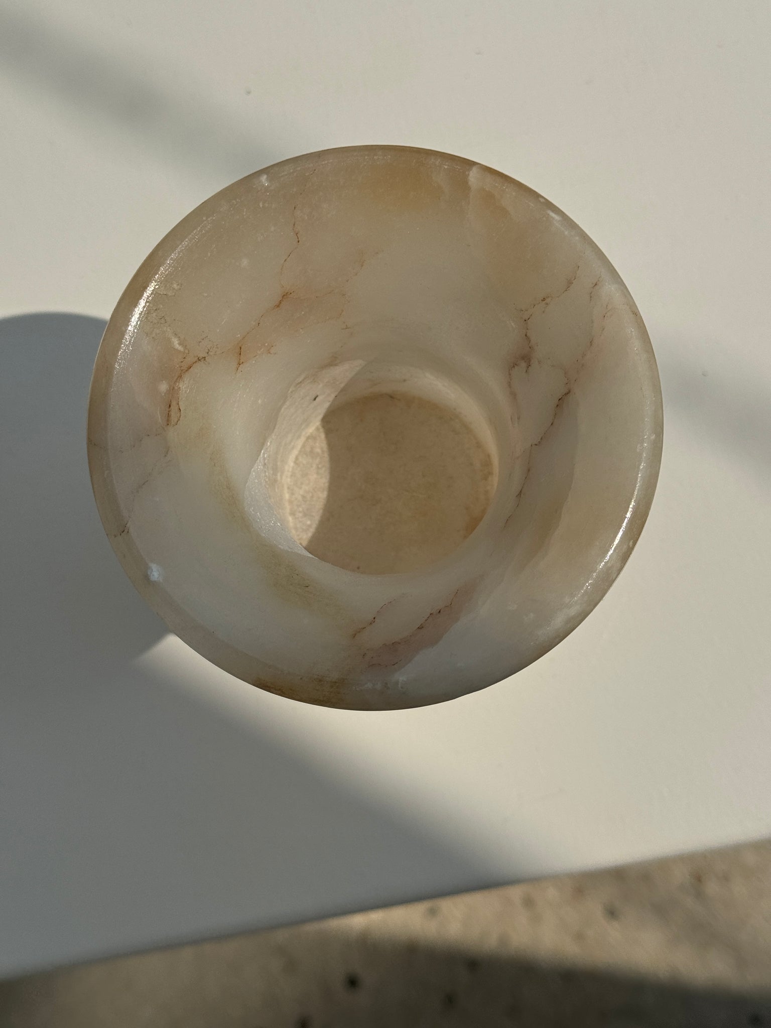 Petit vase en albâtre de style Médicis H15