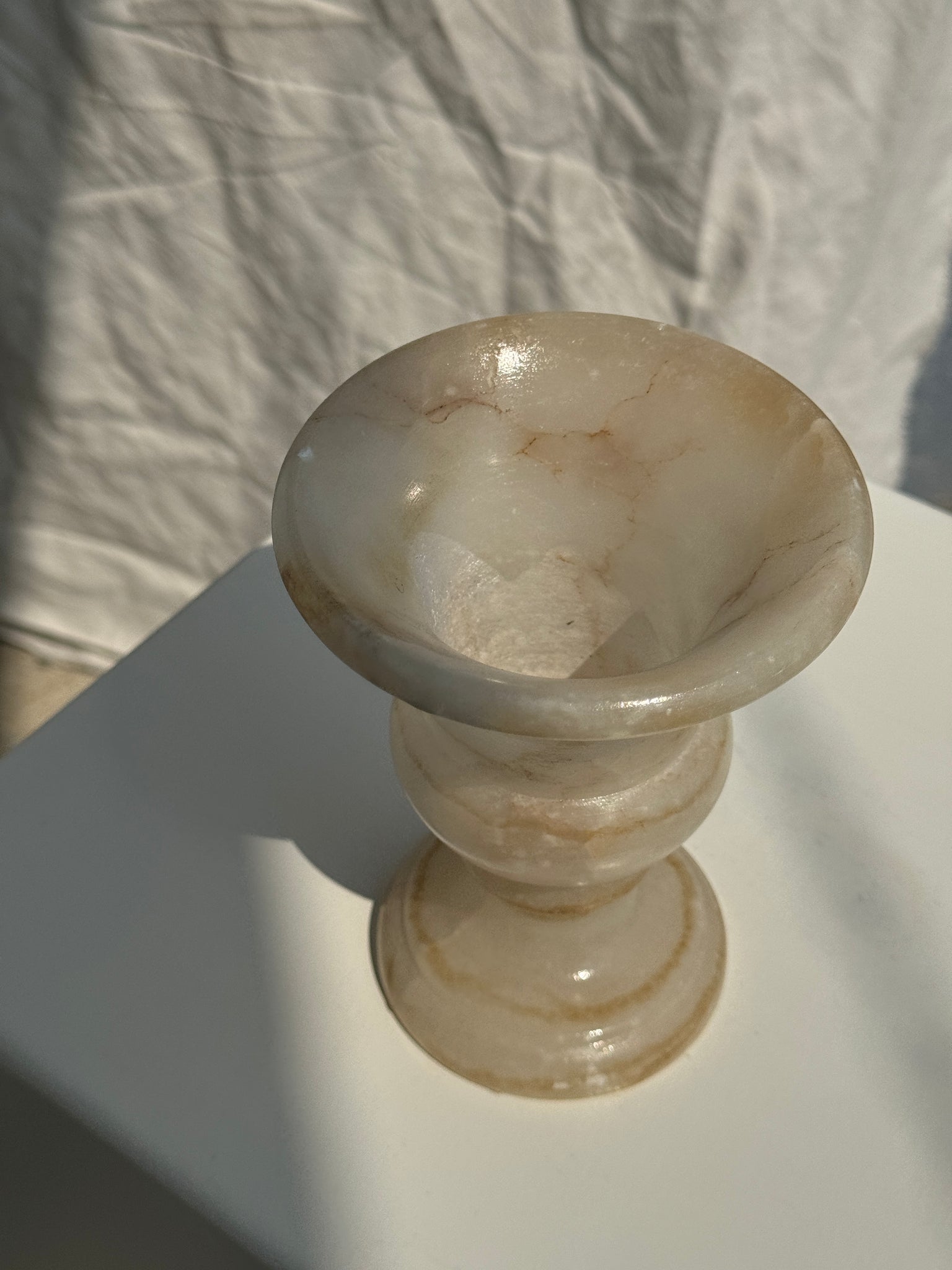 Petit vase en albâtre de style Médicis H15