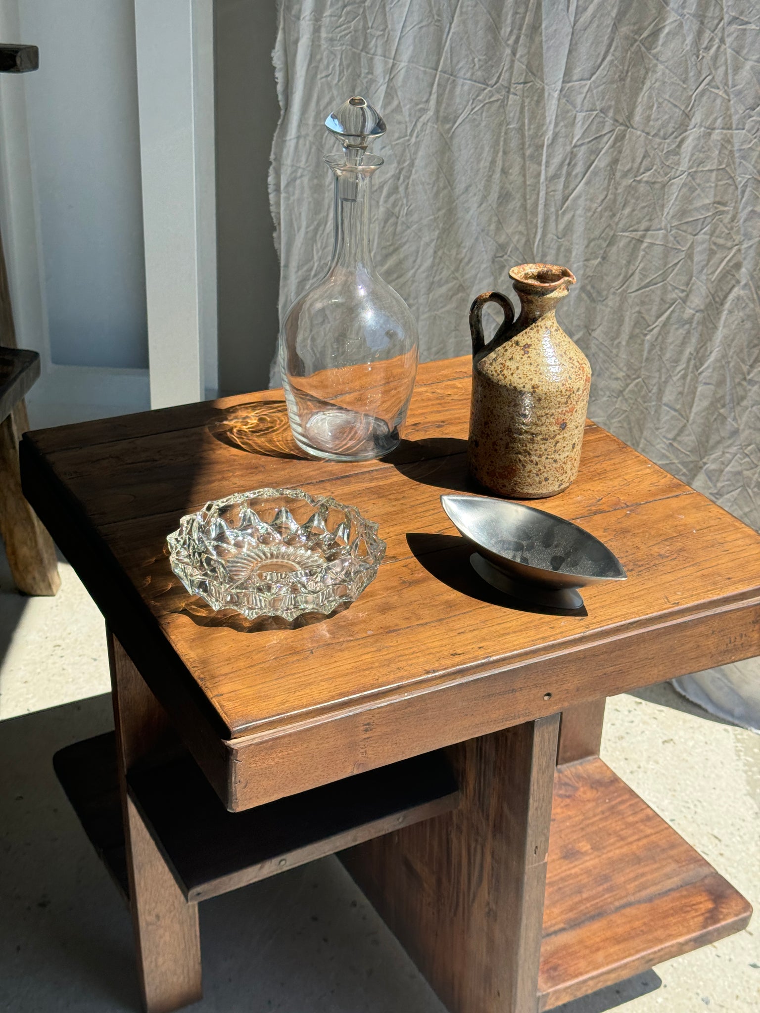 Guéridon ou petite table d'appoint carrée piètement quadripode à entretoise de style moderniste vintage