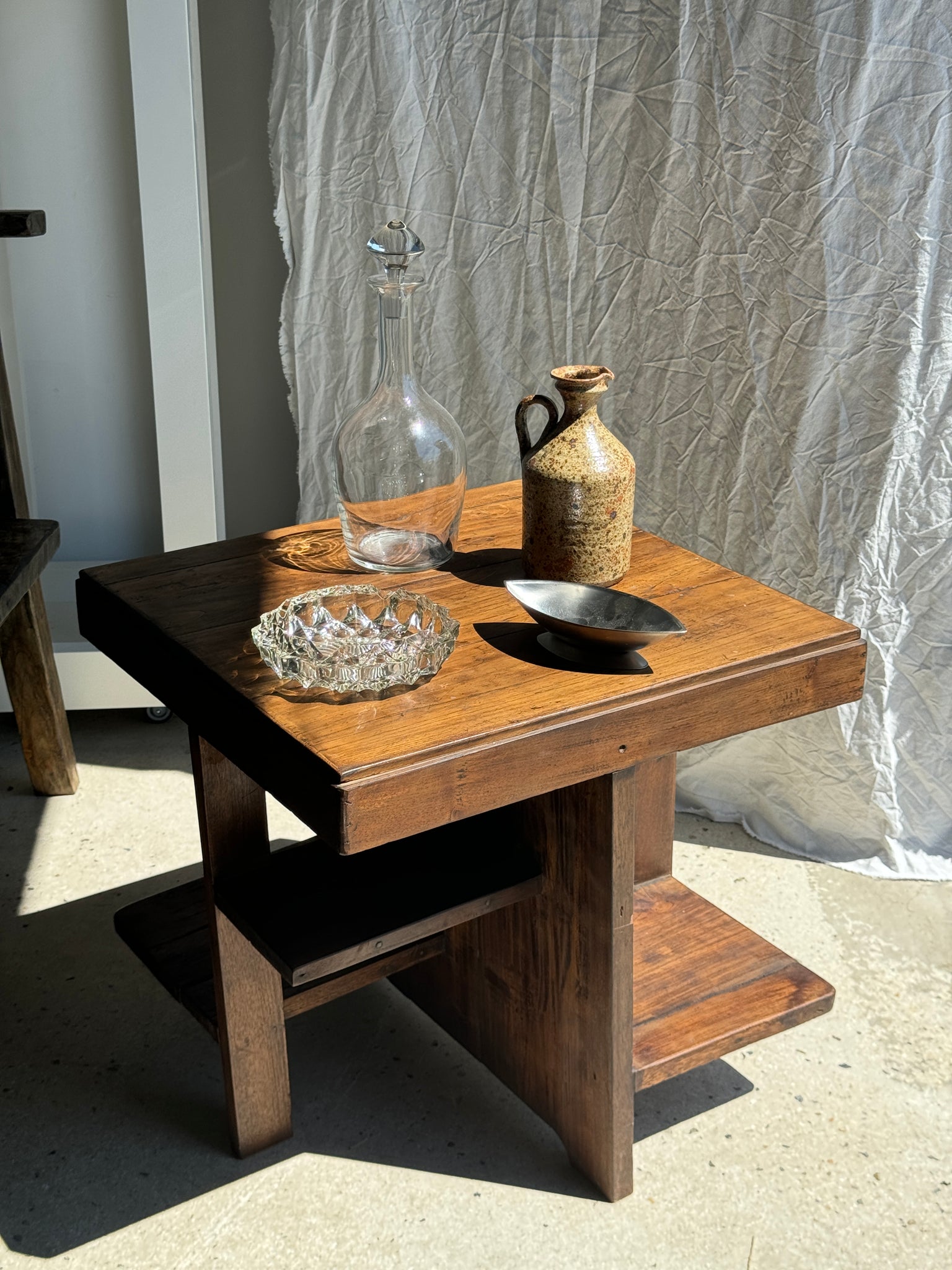 Guéridon ou petite table d'appoint carrée piètement quadripode à entretoise de style moderniste vintage