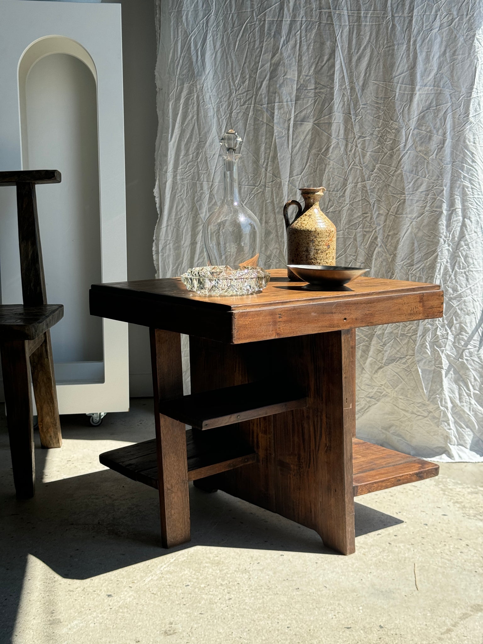 Guéridon ou petite table d'appoint carrée piètement quadripode à entretoise de style moderniste vintage