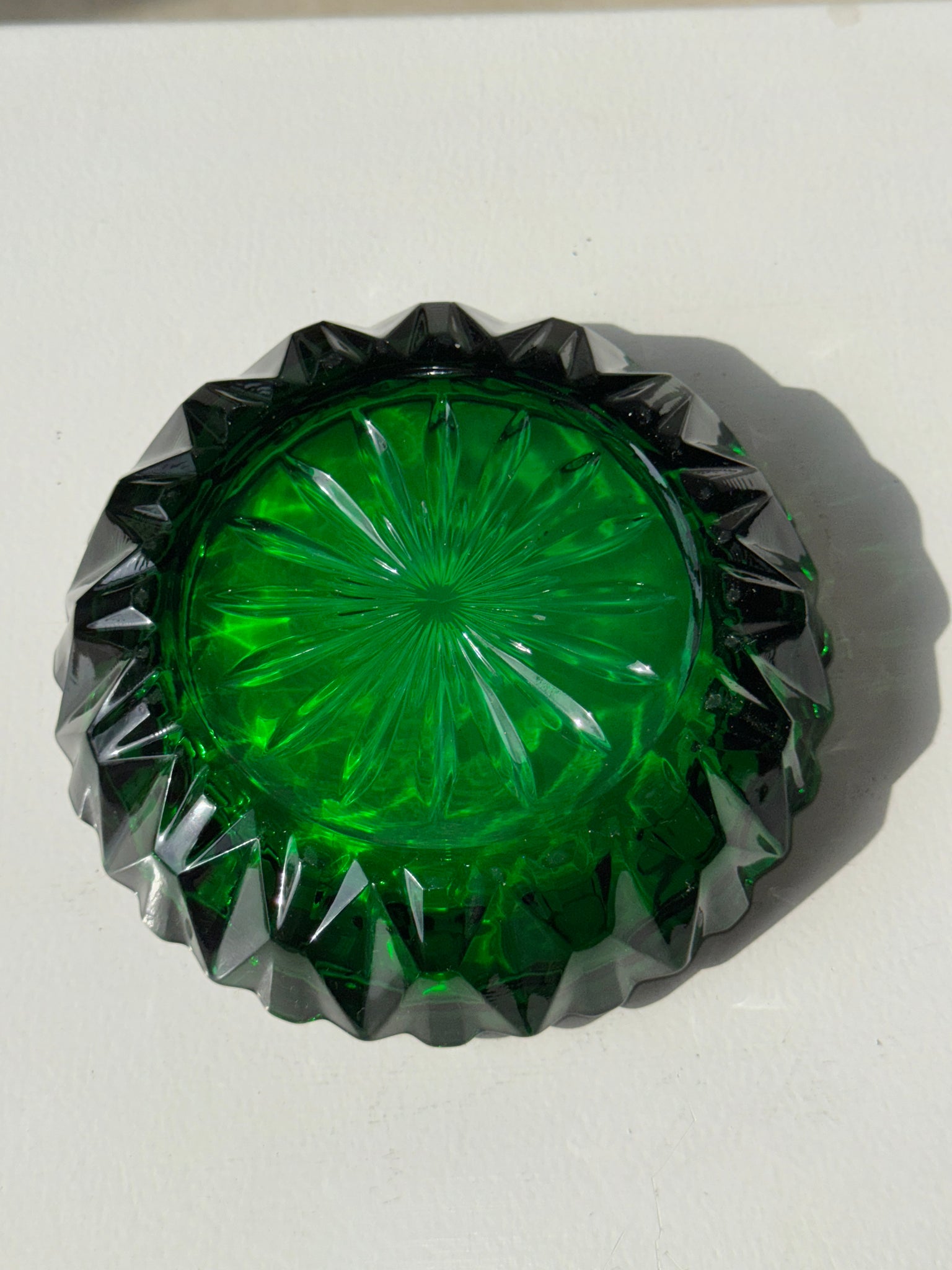 Cendrier vert en verre D15