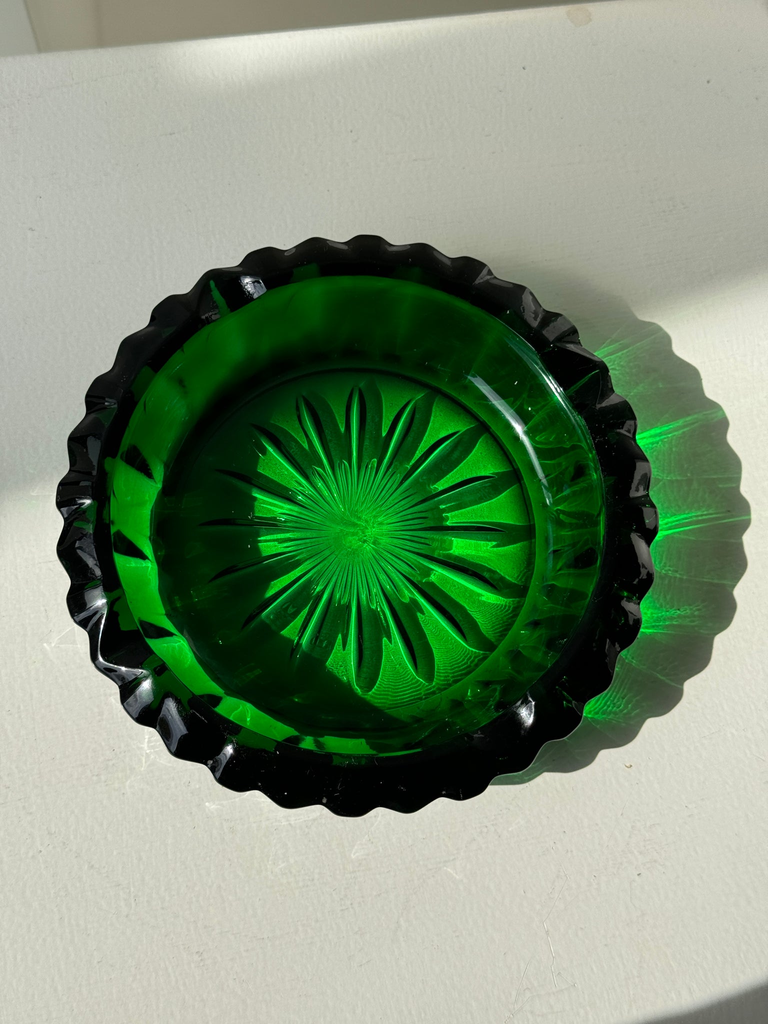 Cendrier vert en verre D15