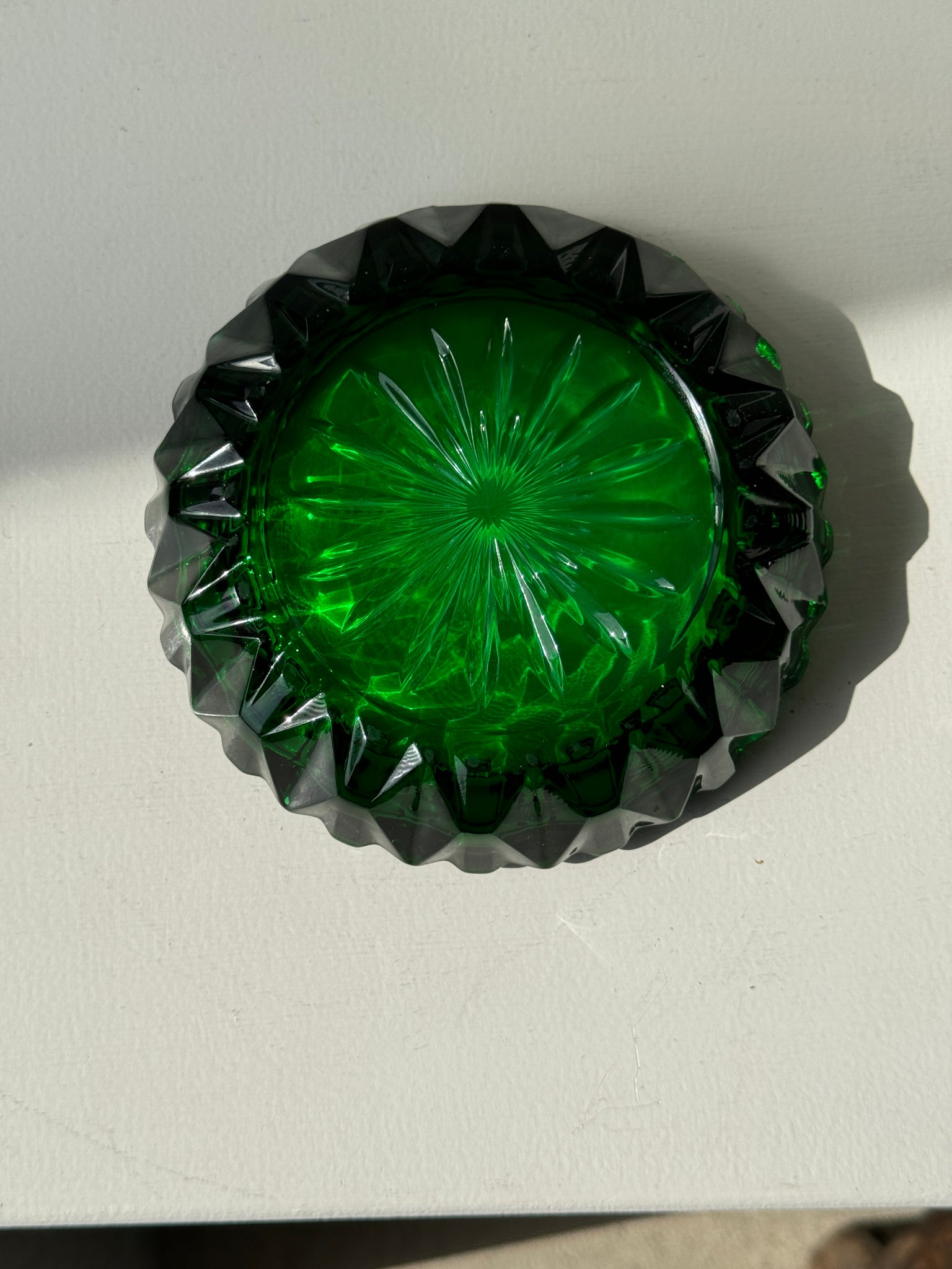 Cendrier vert en verre D15