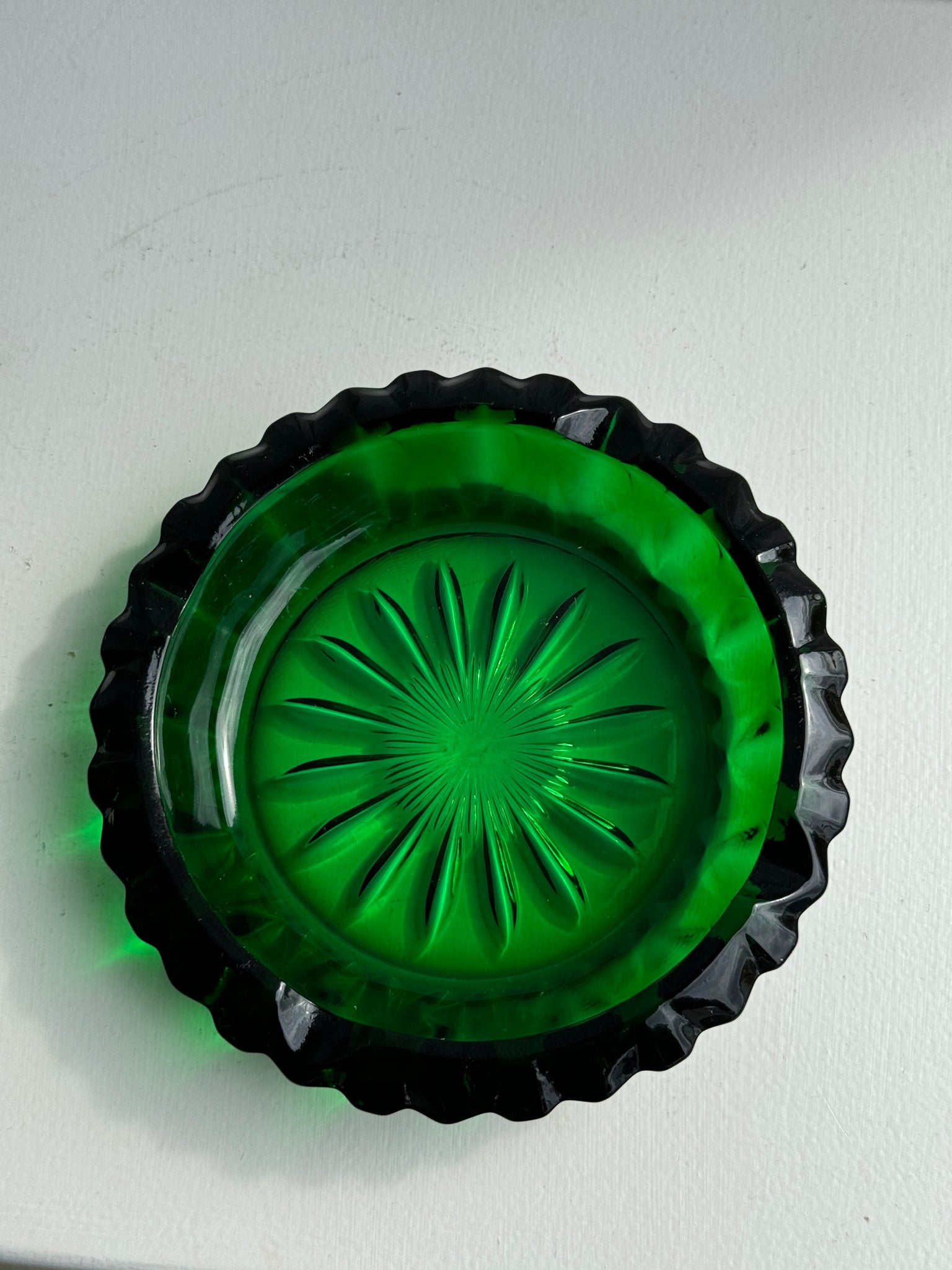 Cendrier vert en verre D15