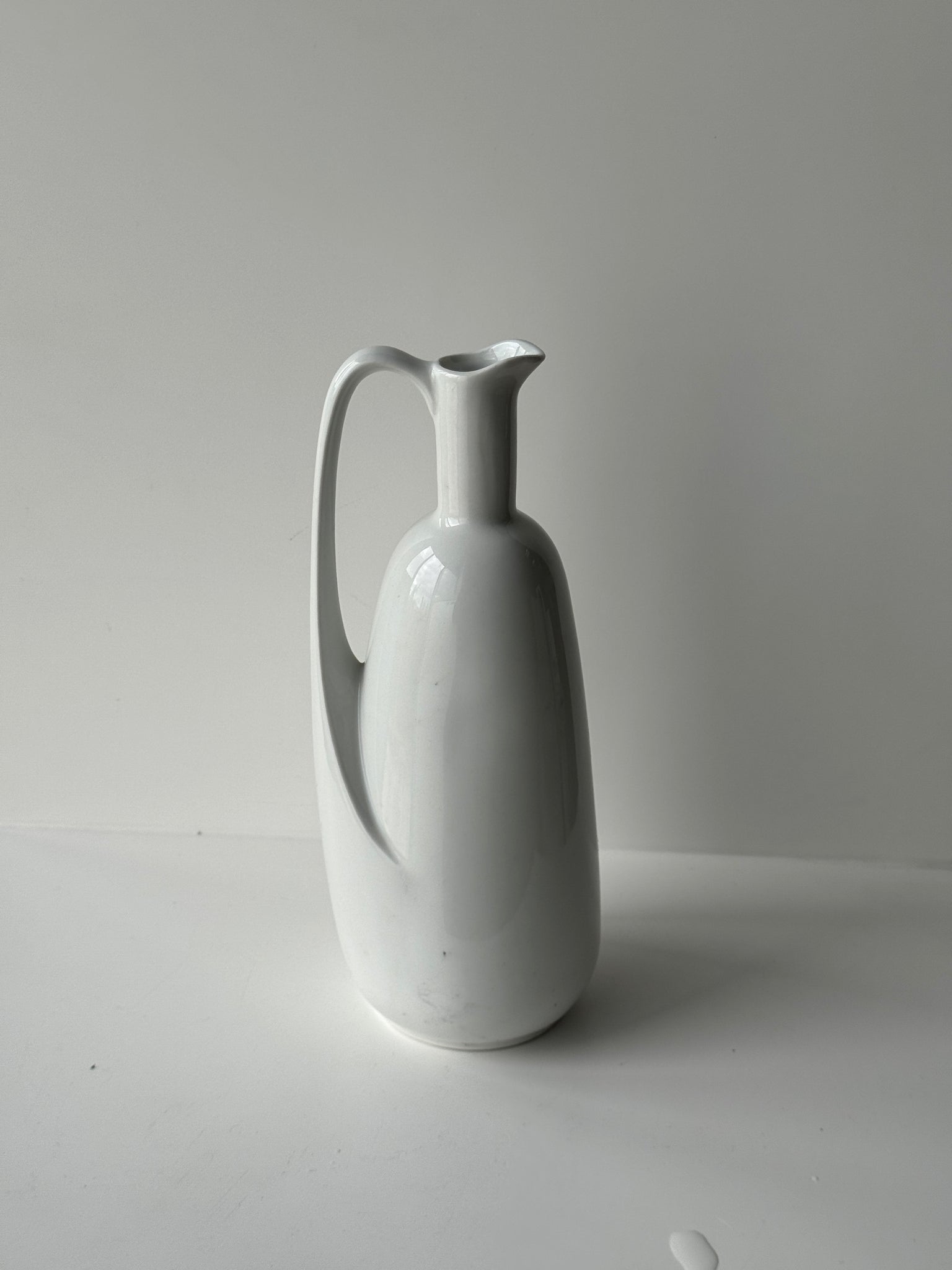 Aiguière blanche en porcelaine H26