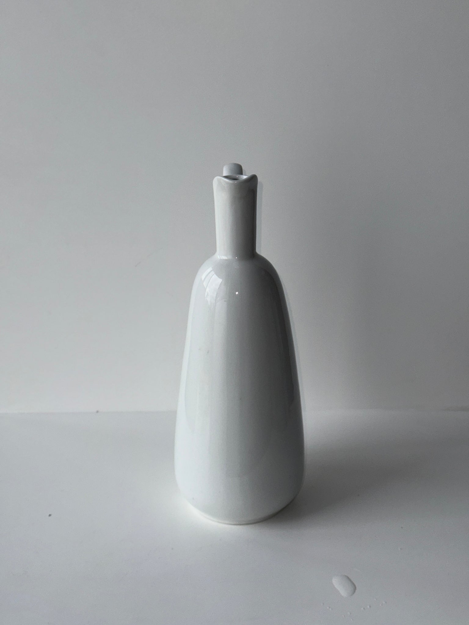 Aiguière blanche en porcelaine H26