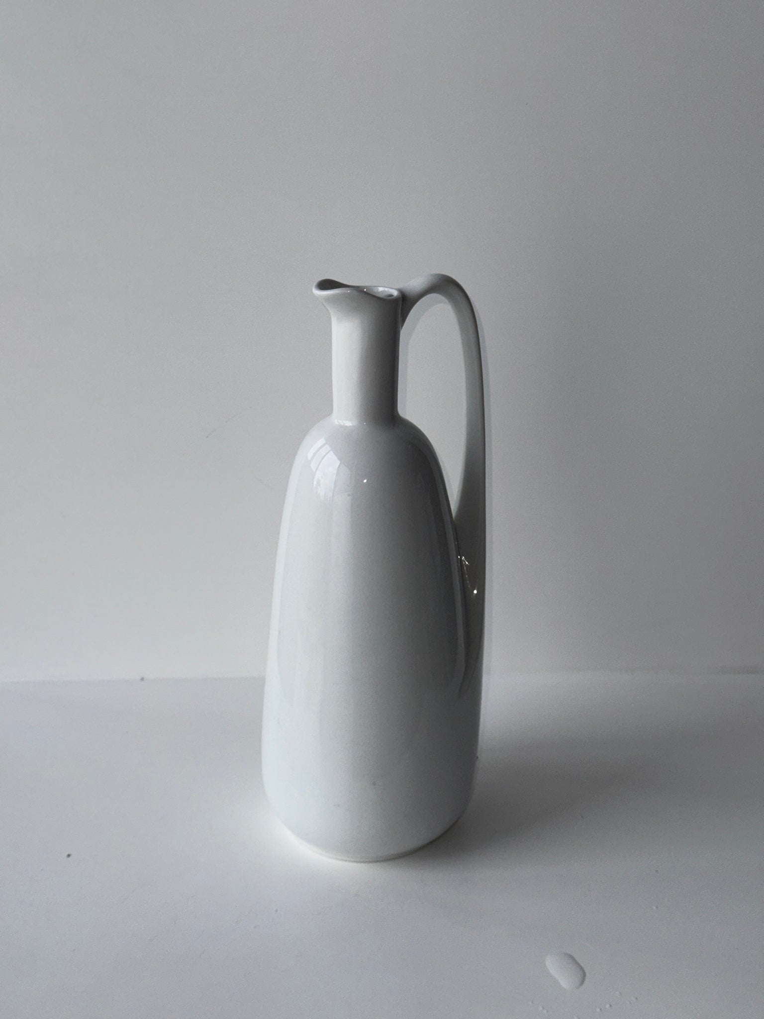 Aiguière blanche en porcelaine H26