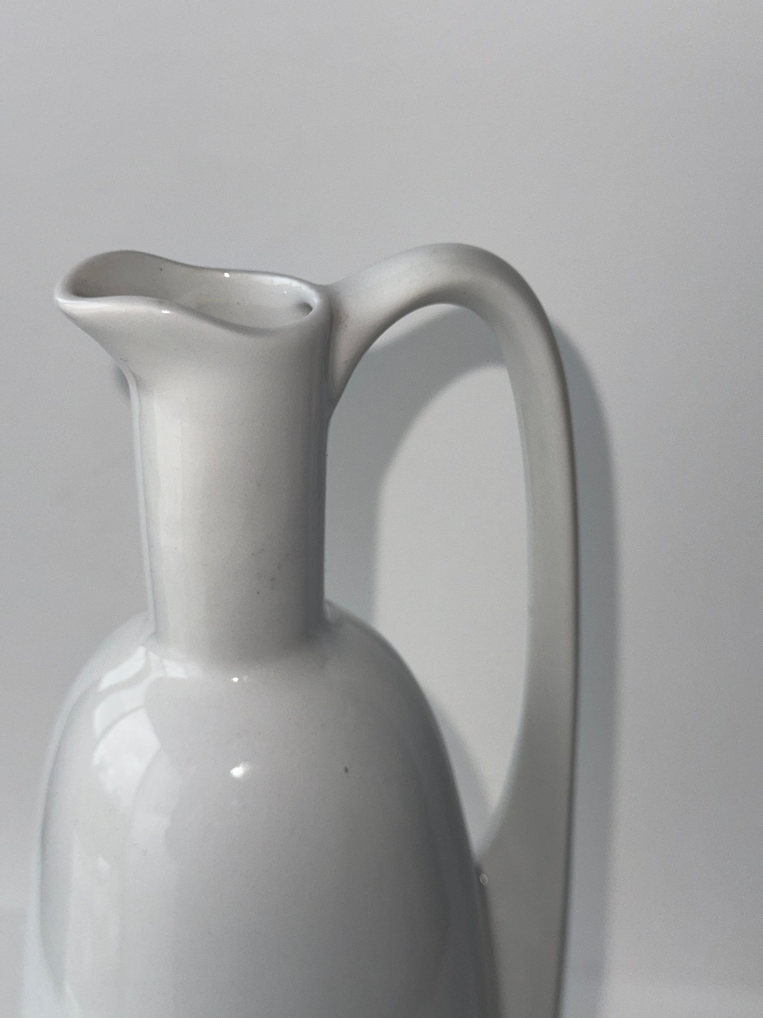 Aiguière blanche en porcelaine H26