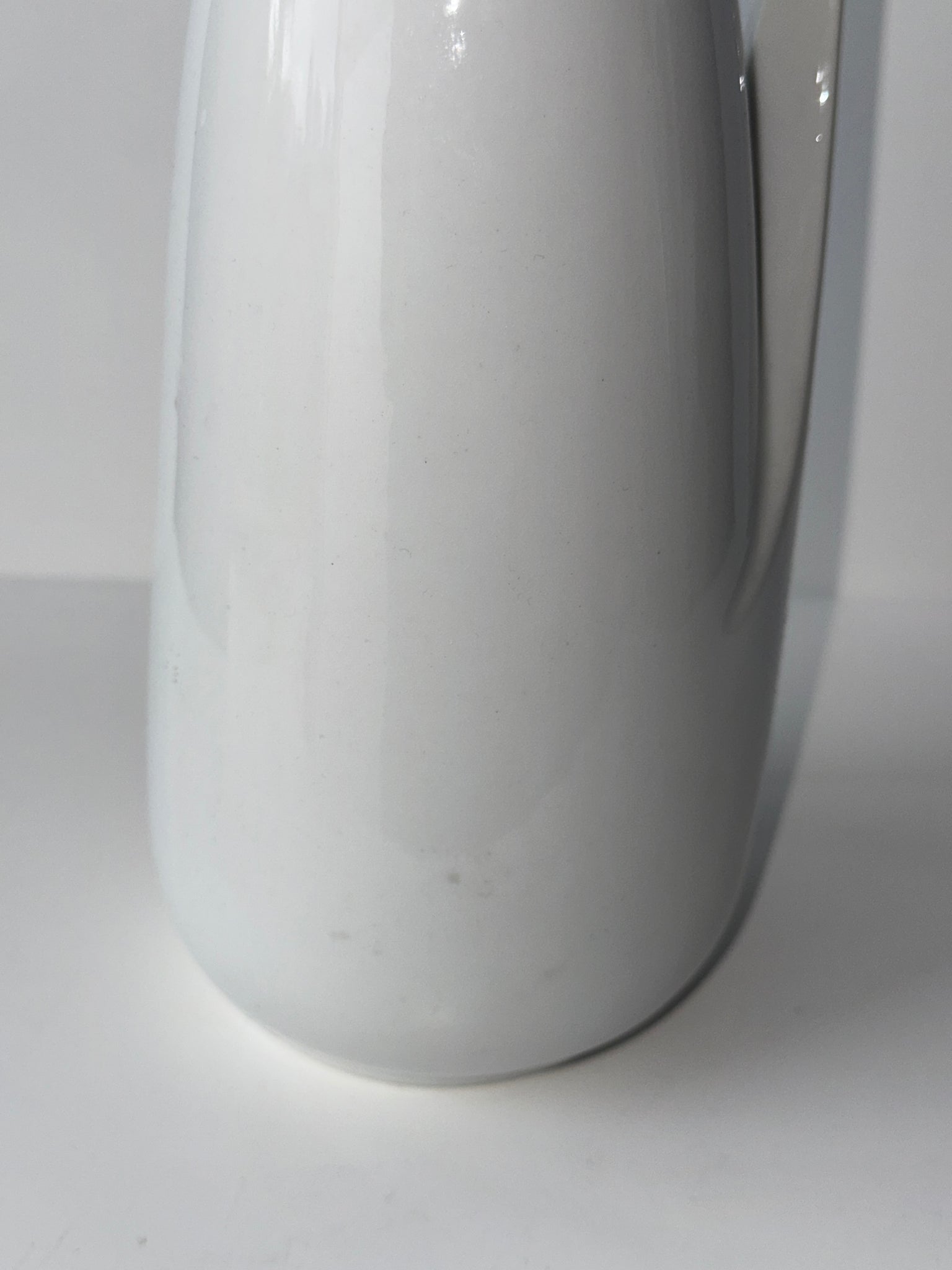 Aiguière blanche en porcelaine H26