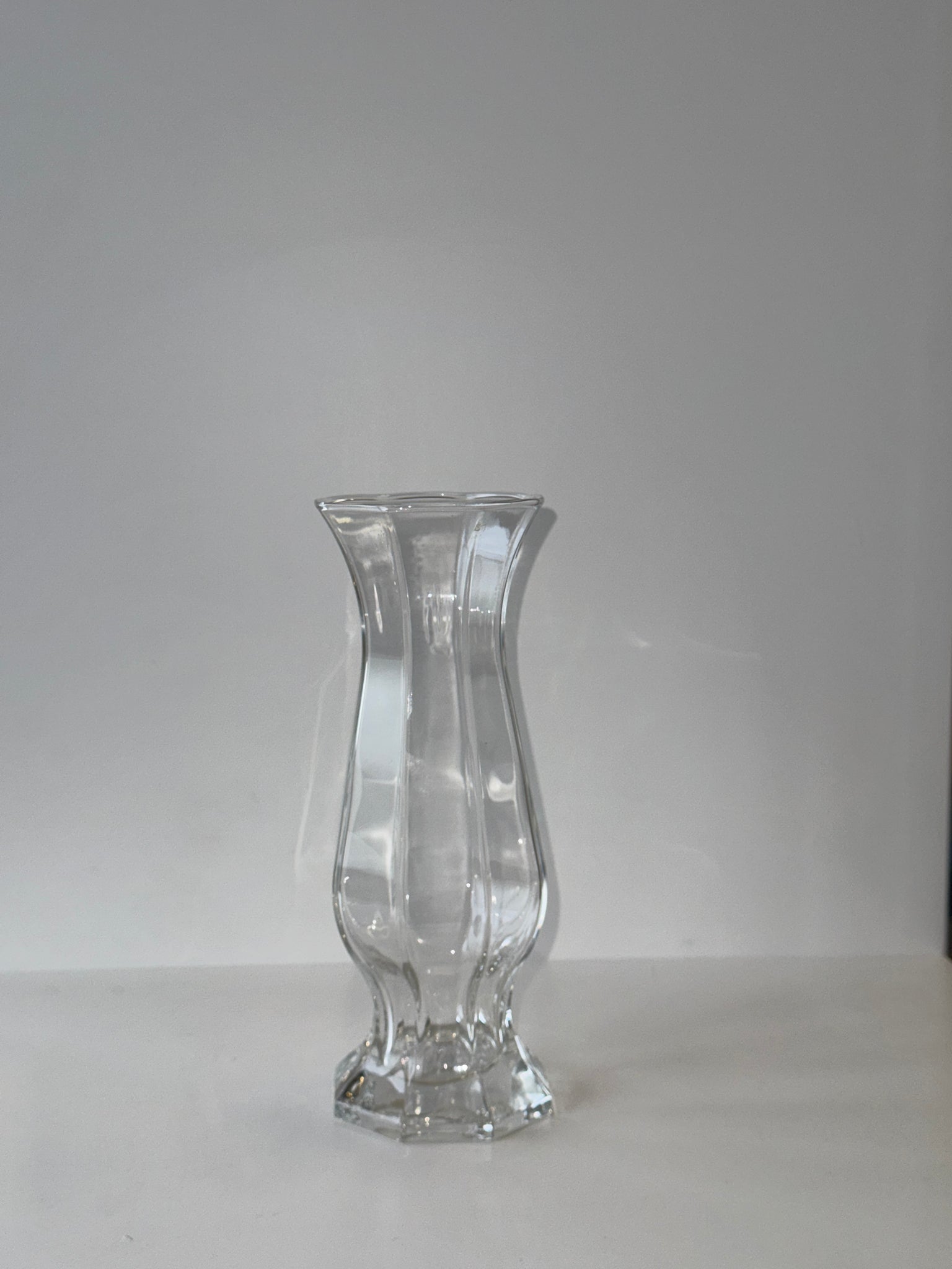 Vase en verre octogonal vintage moderniste