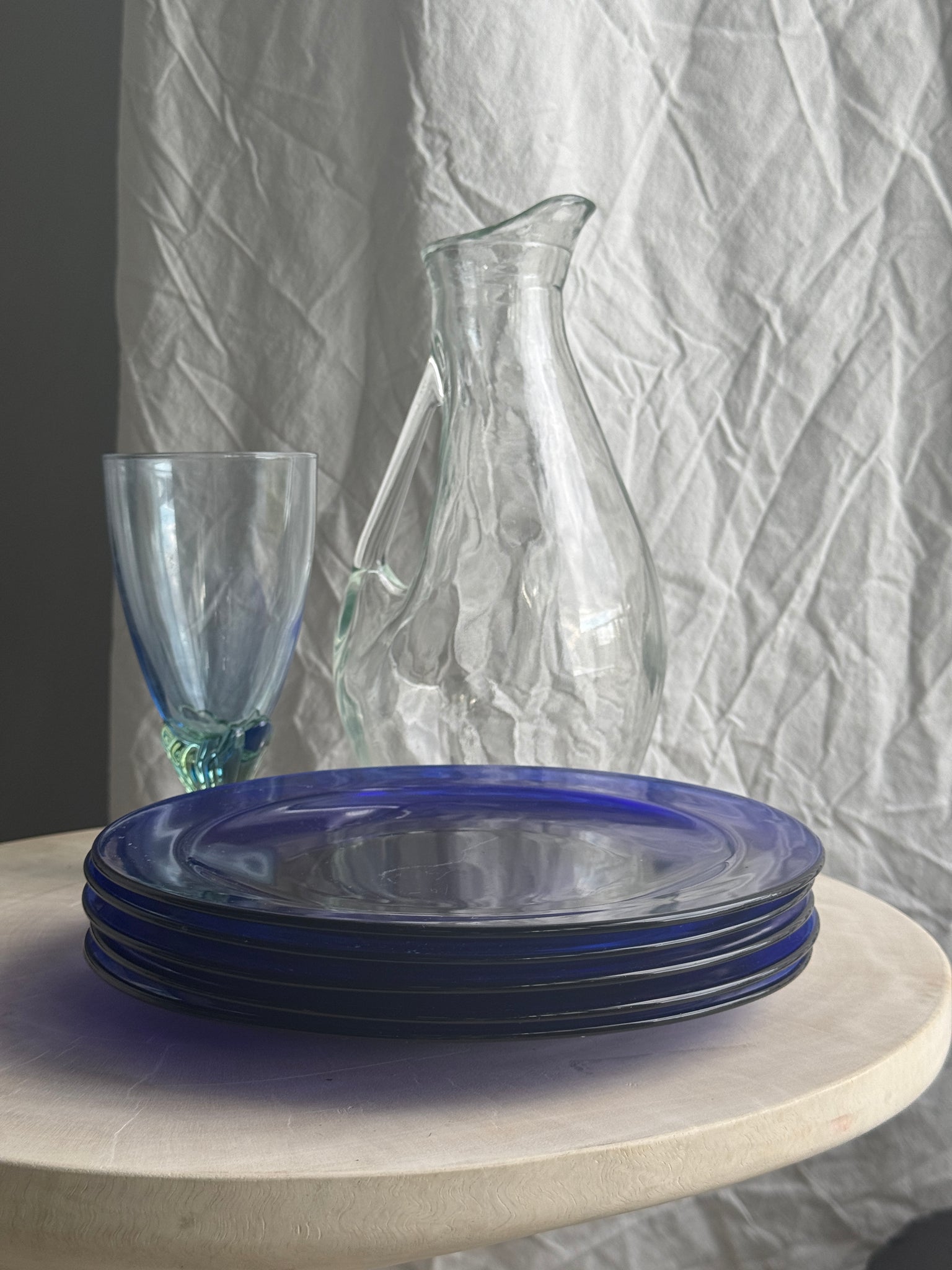 5 assiettes en verre bleues