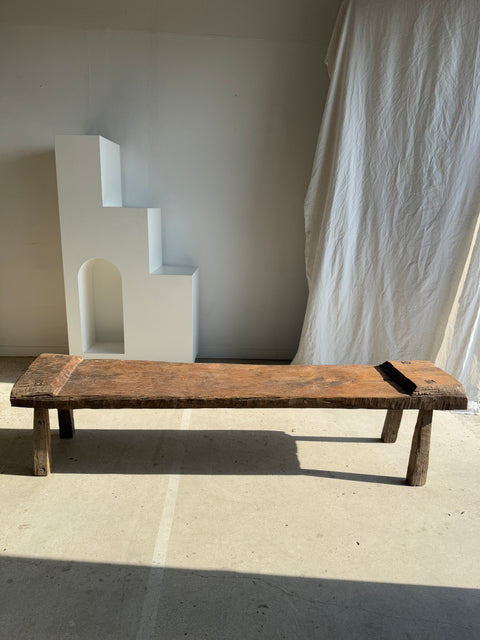 Très grand banc en teck ancien H:50cm L:2m06