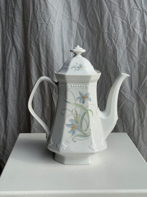 Théière Mitterteich Bavière à motifs de lys bleus