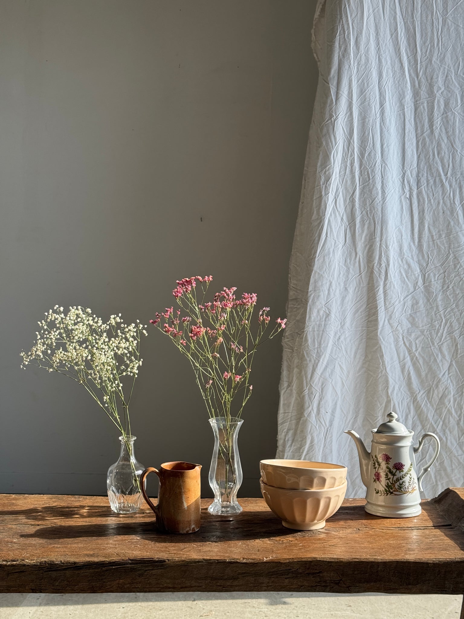 Théière à motifs de fleurs roses stylisées marque Fabriqué en Corée H23
