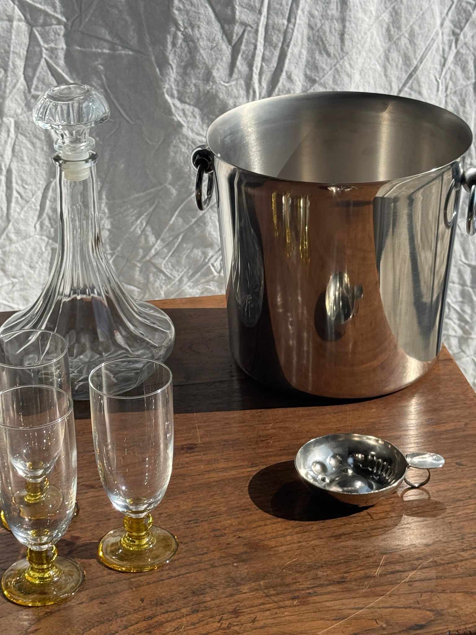 Taste-vin en métal à anse