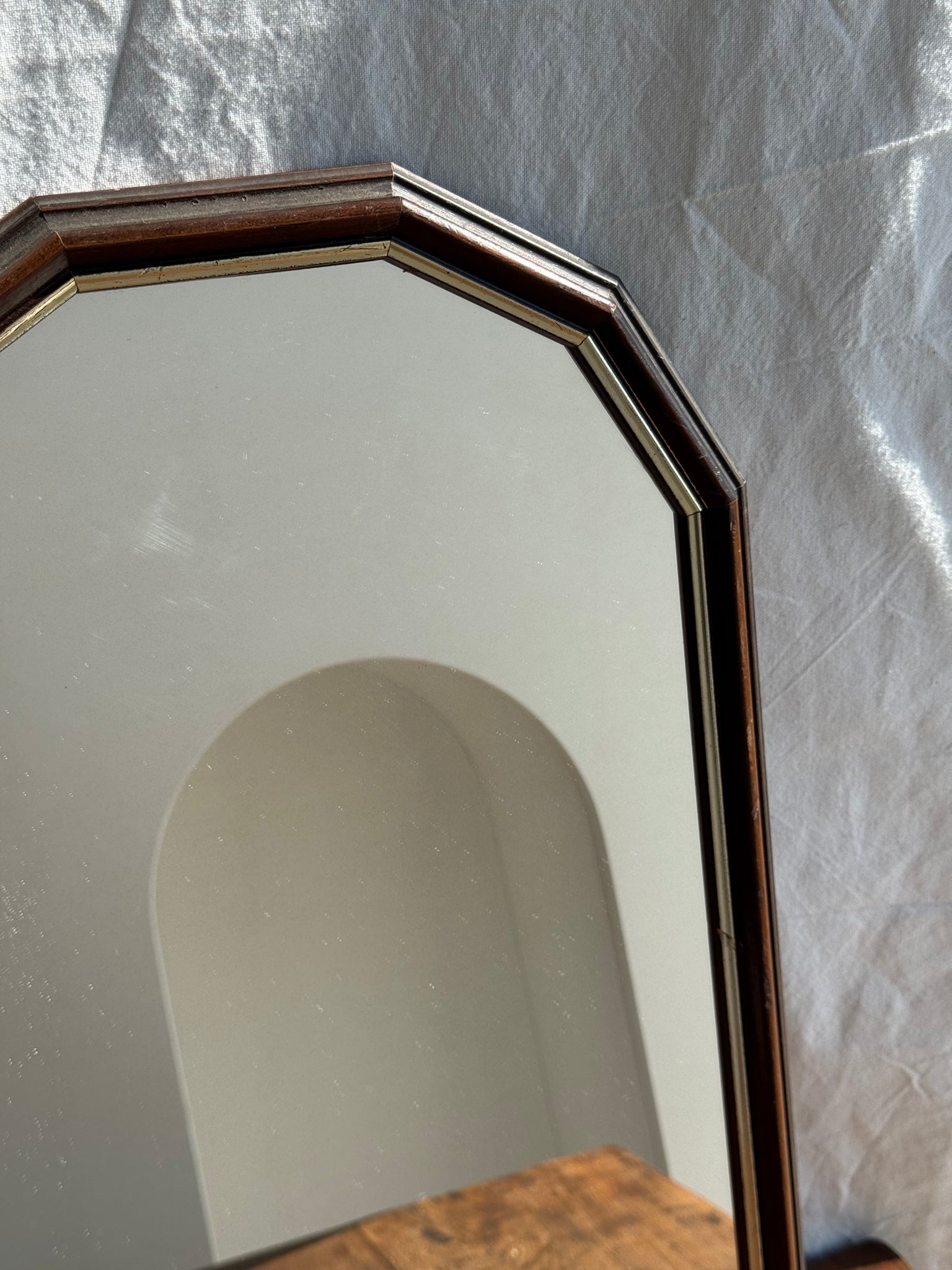 Petit miroir arrondi, cadre en bois, encadrement doré H49,5