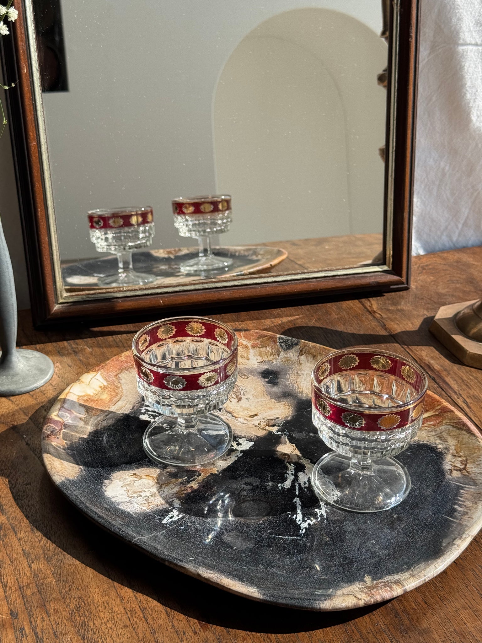 Petit miroir arrondi, cadre en bois, encadrement doré H49,5