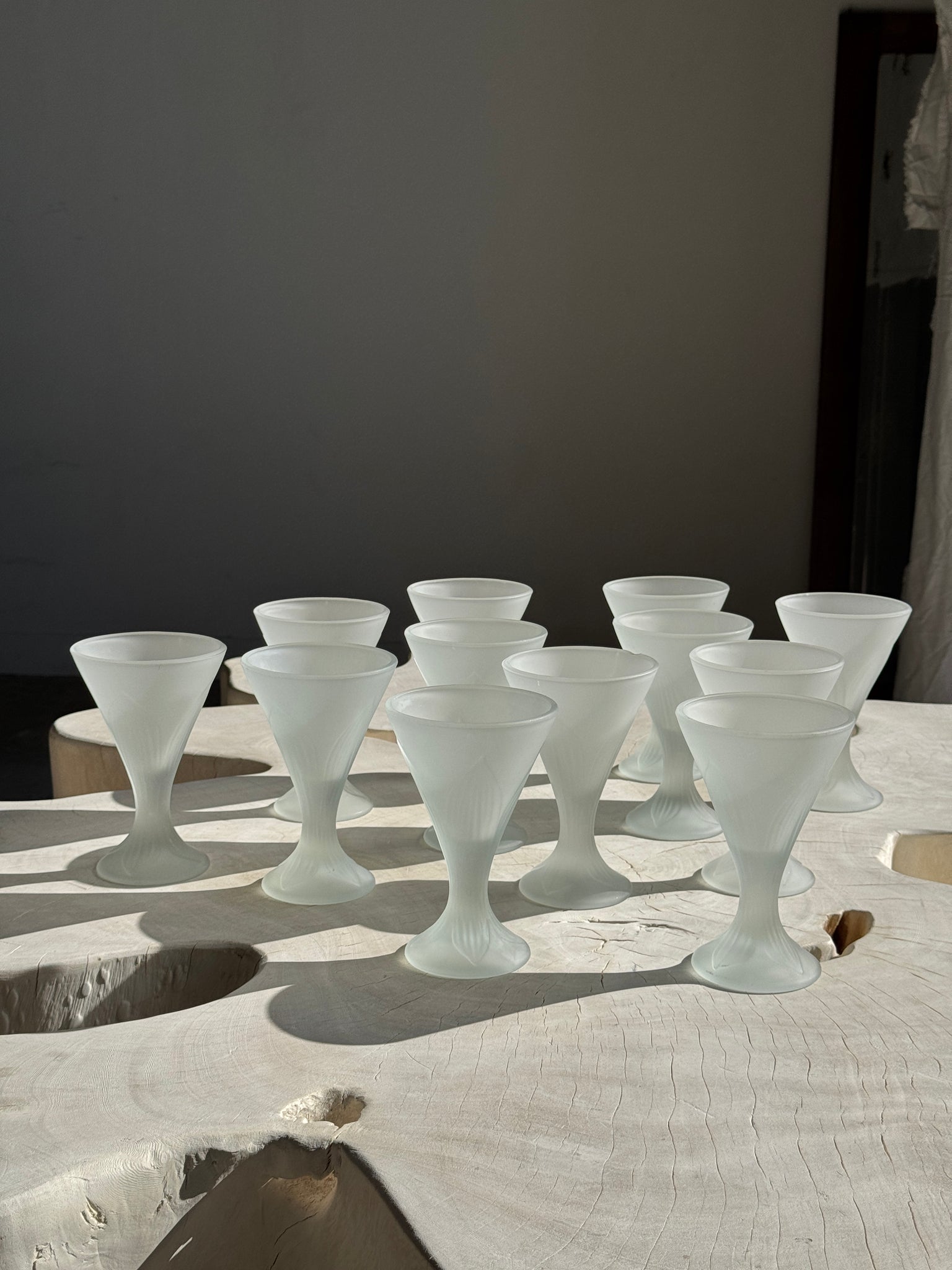 12 coupes à glace vintage en verre mat