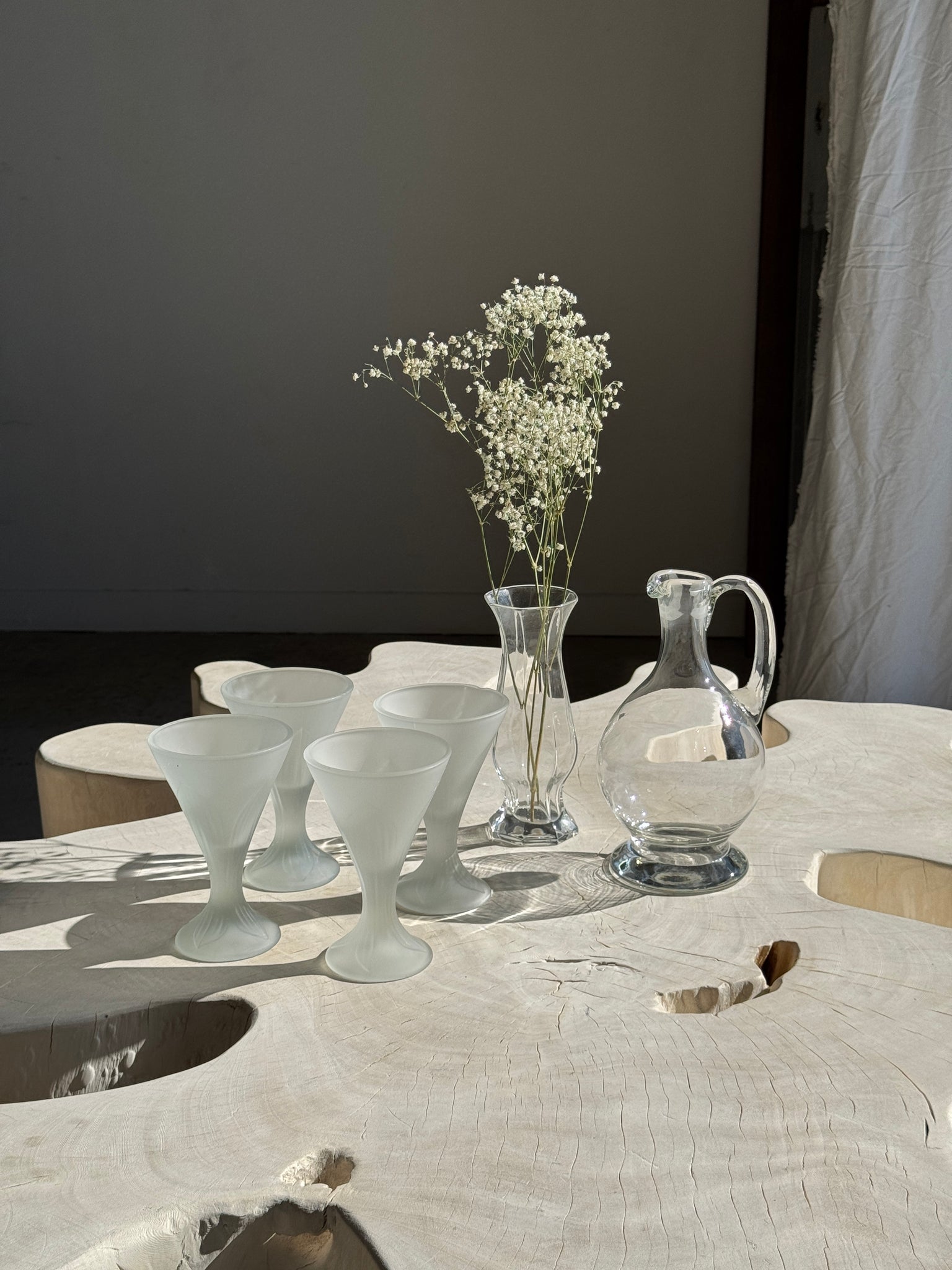 Carafe en verre à bec verseur et anse