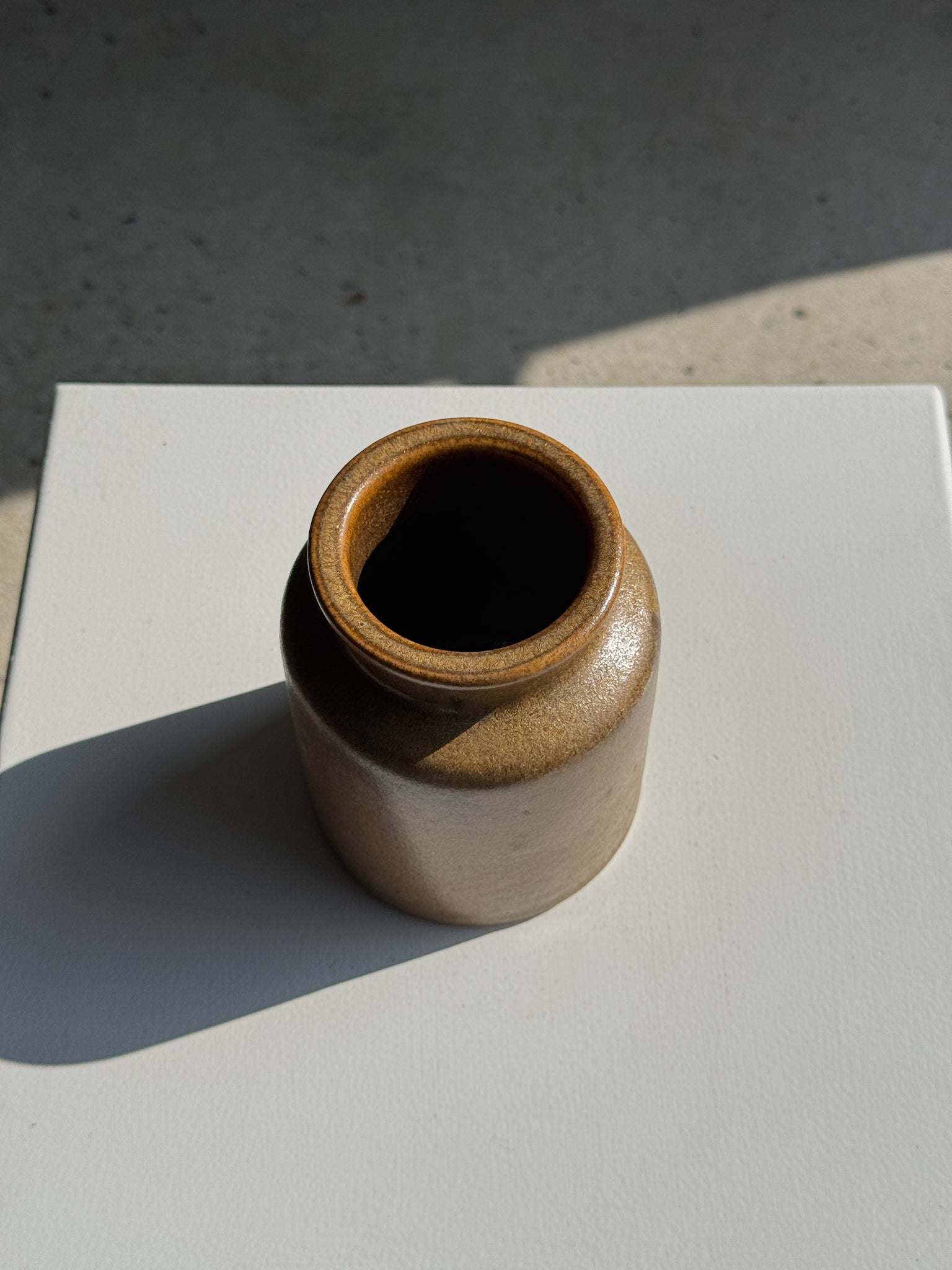 Pot à moutarde ancien brun en grès H12,5