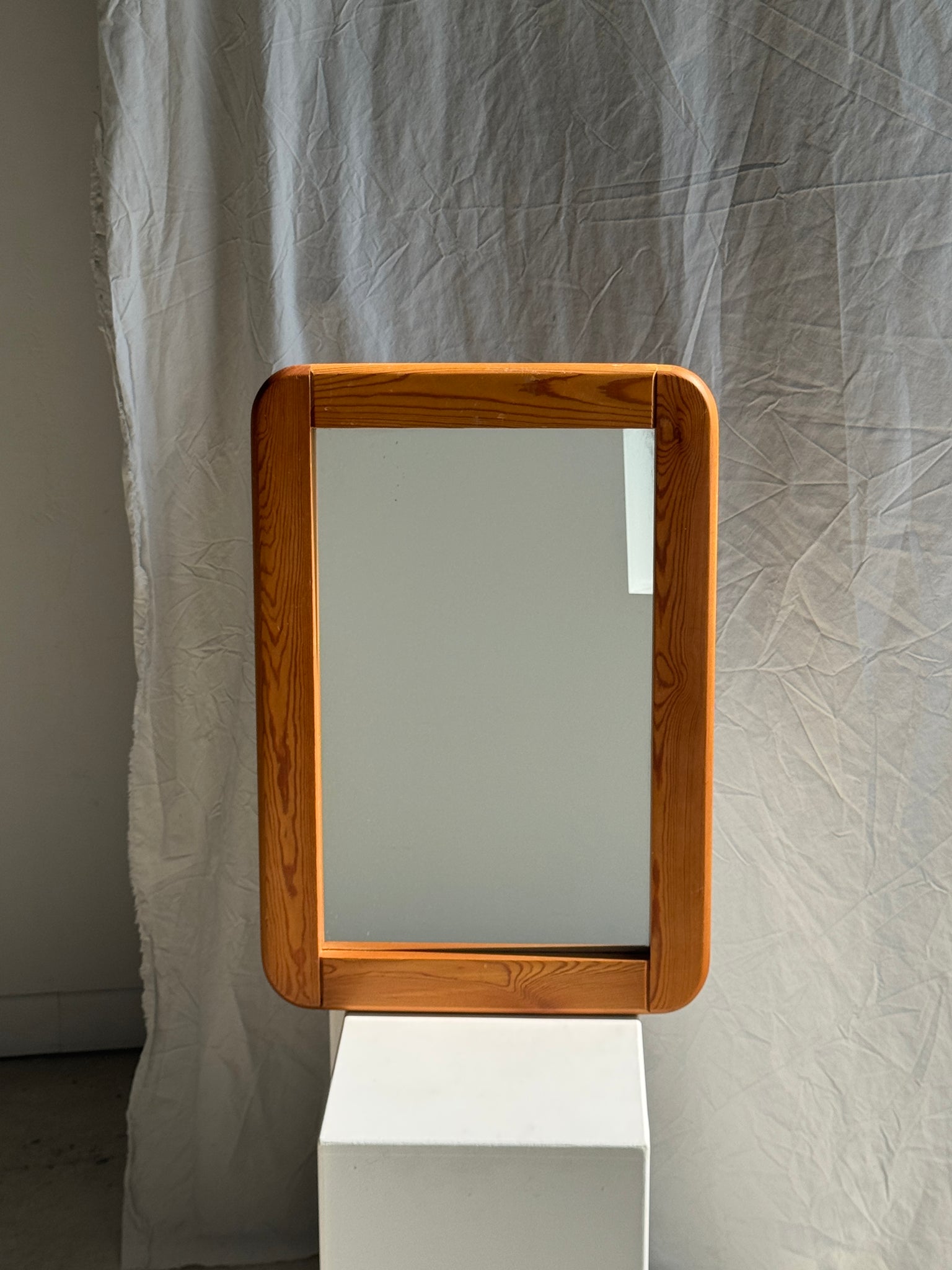 Miroir en pin bords arrondis 66x45