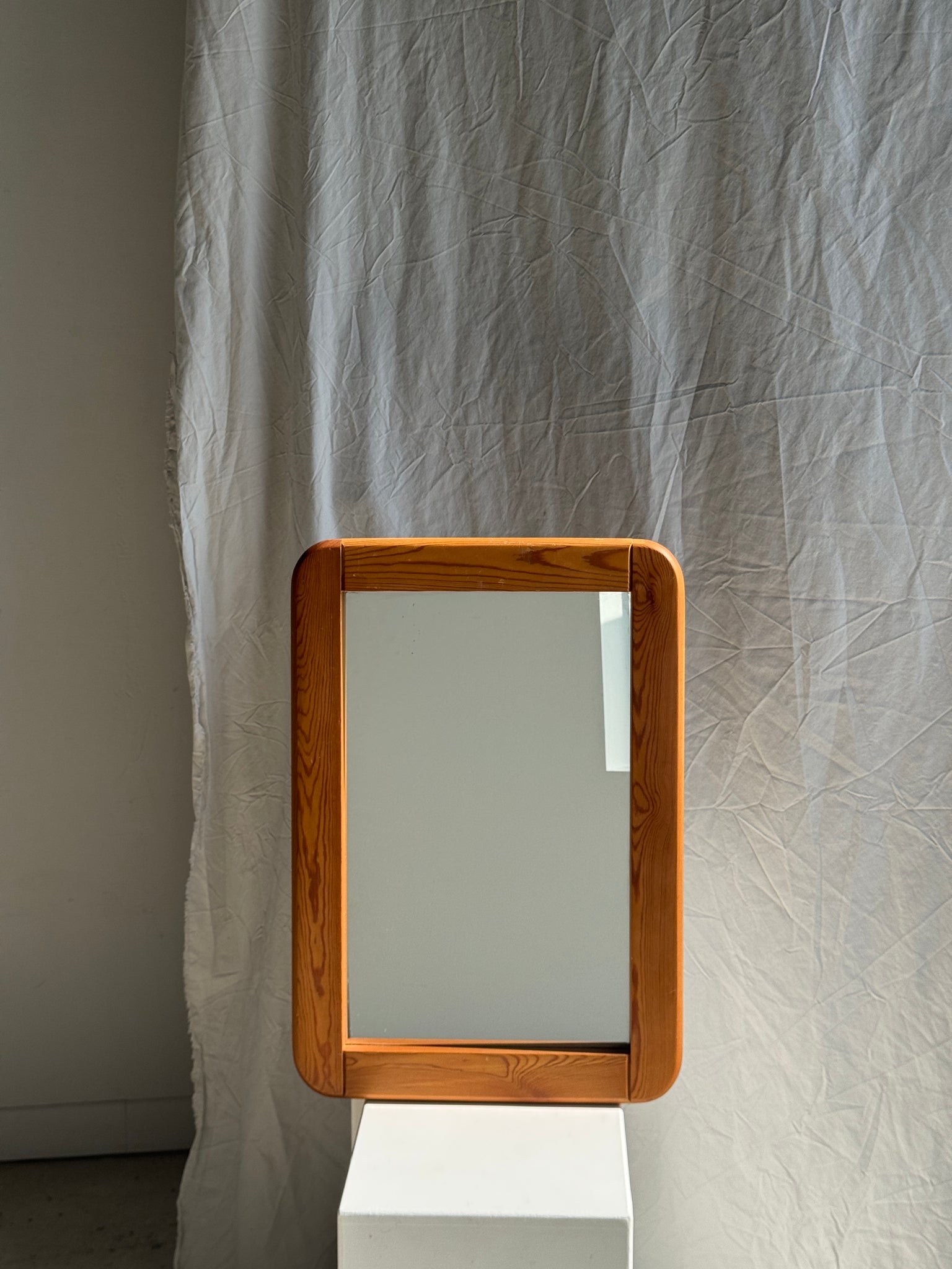 Miroir en pin bords arrondis 66x45
