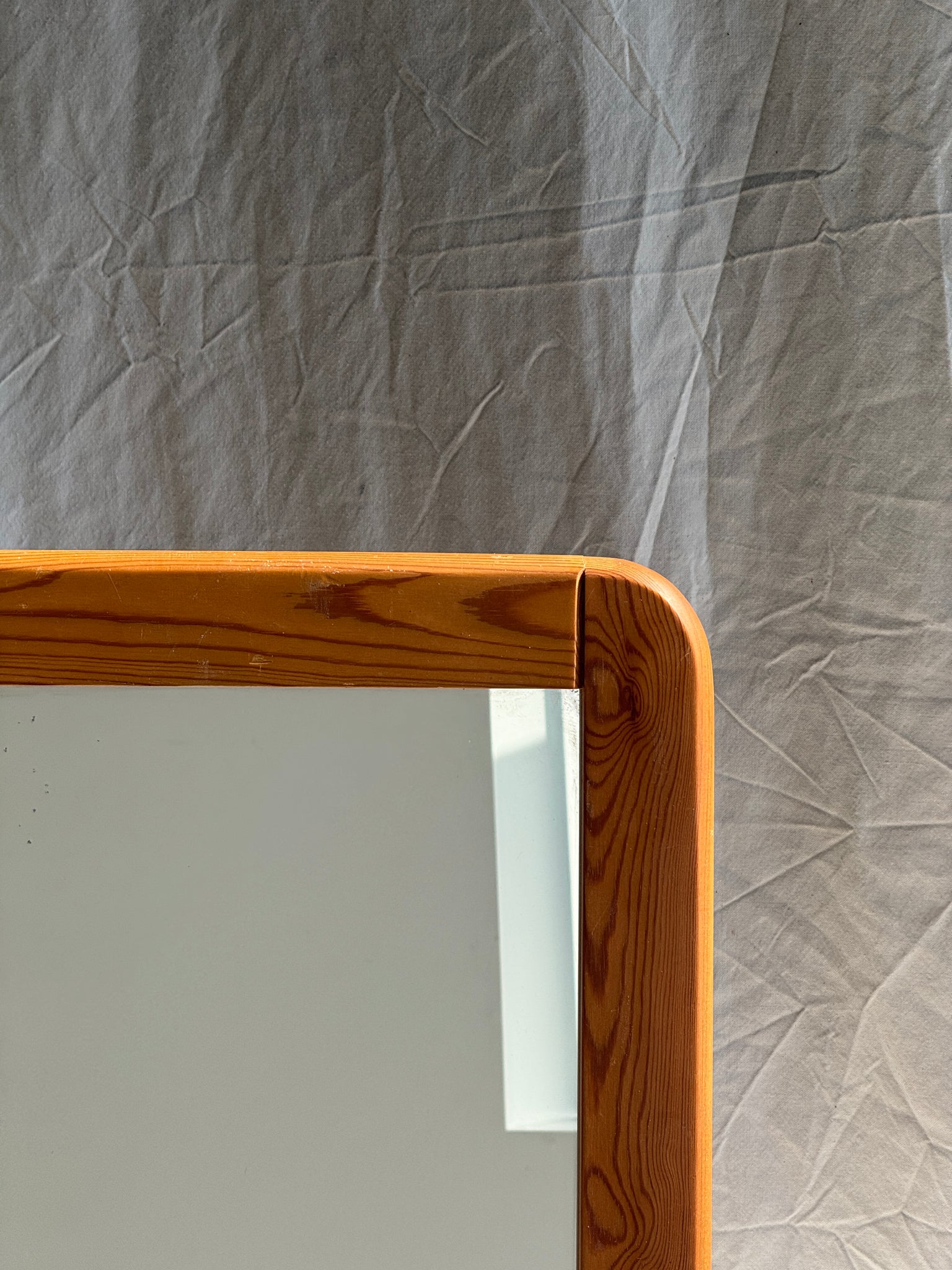 Miroir en pin bords arrondis 66x45