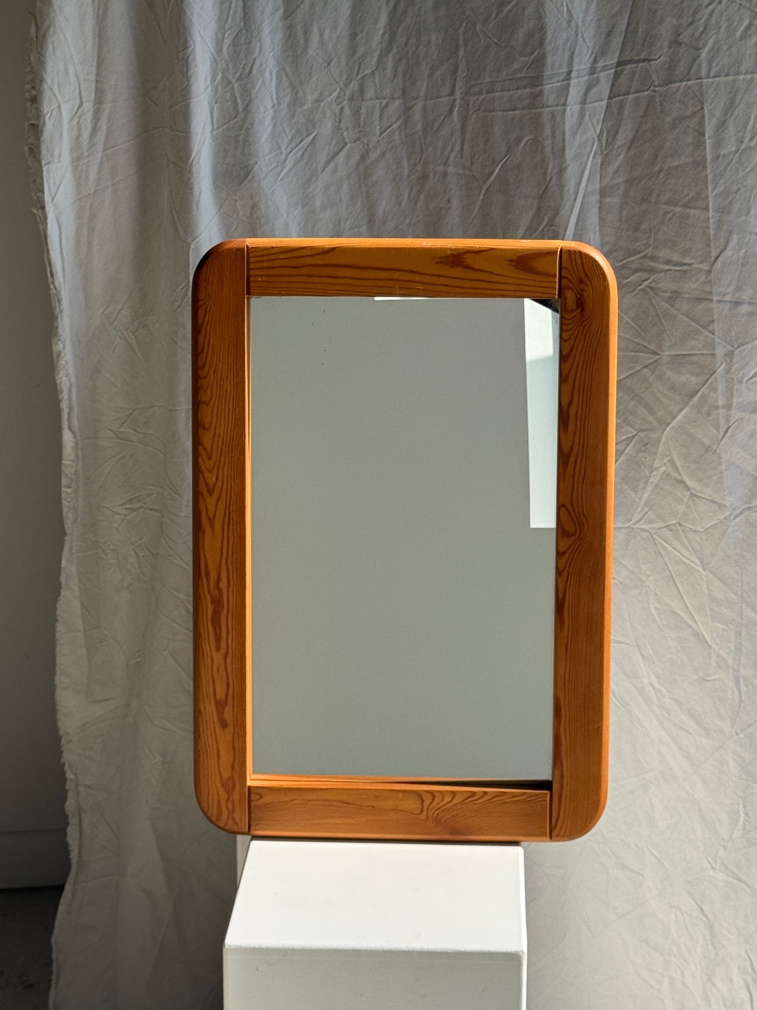 Miroir en pin bords arrondis 66x45