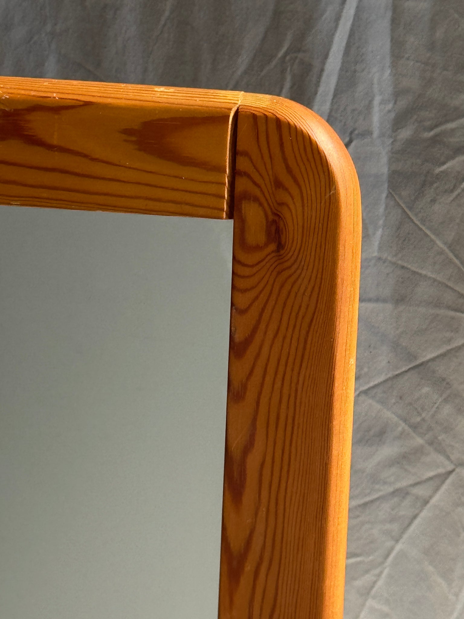 Miroir en pin bords arrondis 66x45
