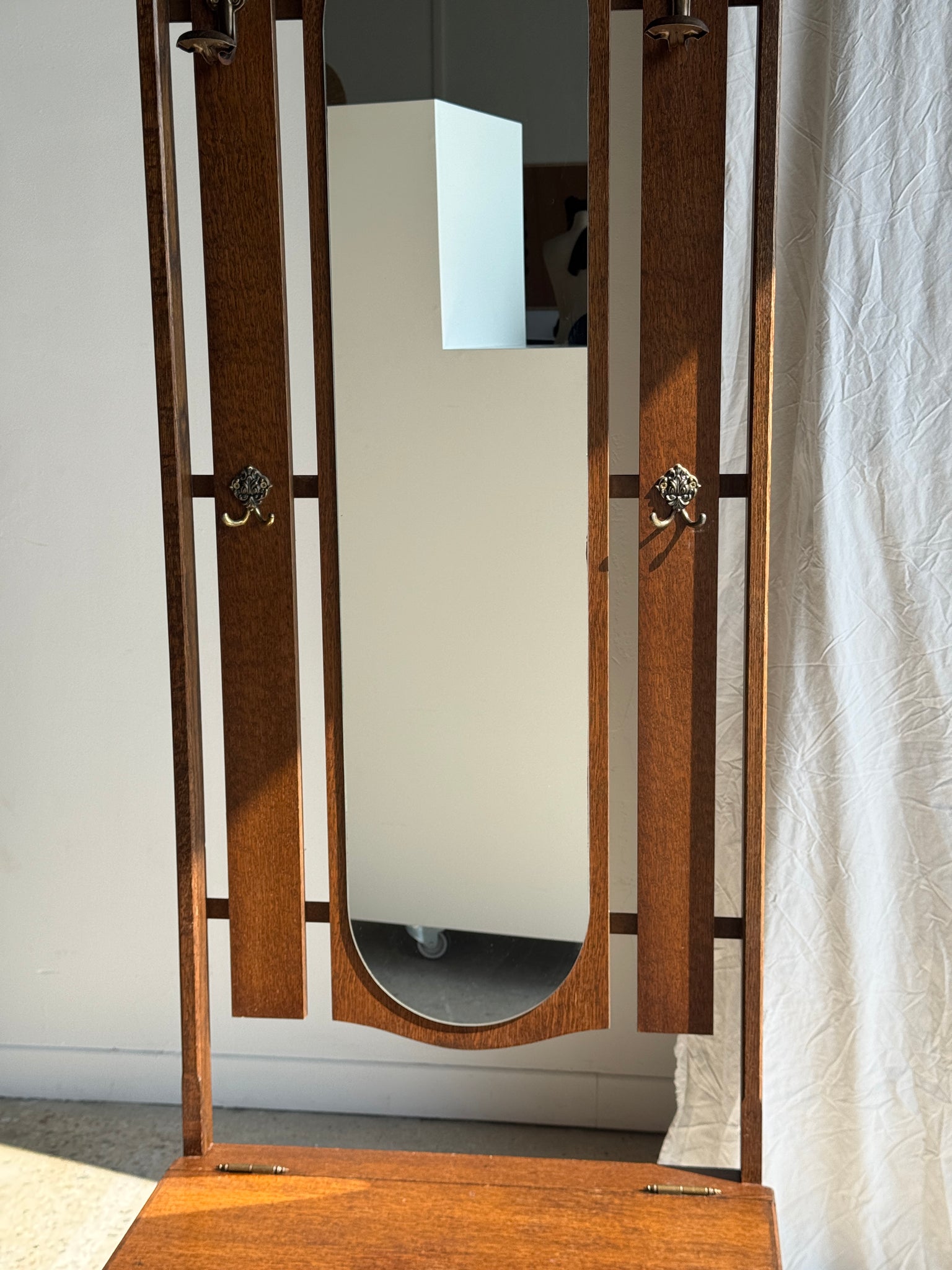 Meuble porte-manteau avec miroir, patères et petit coffre H182 L65 P33