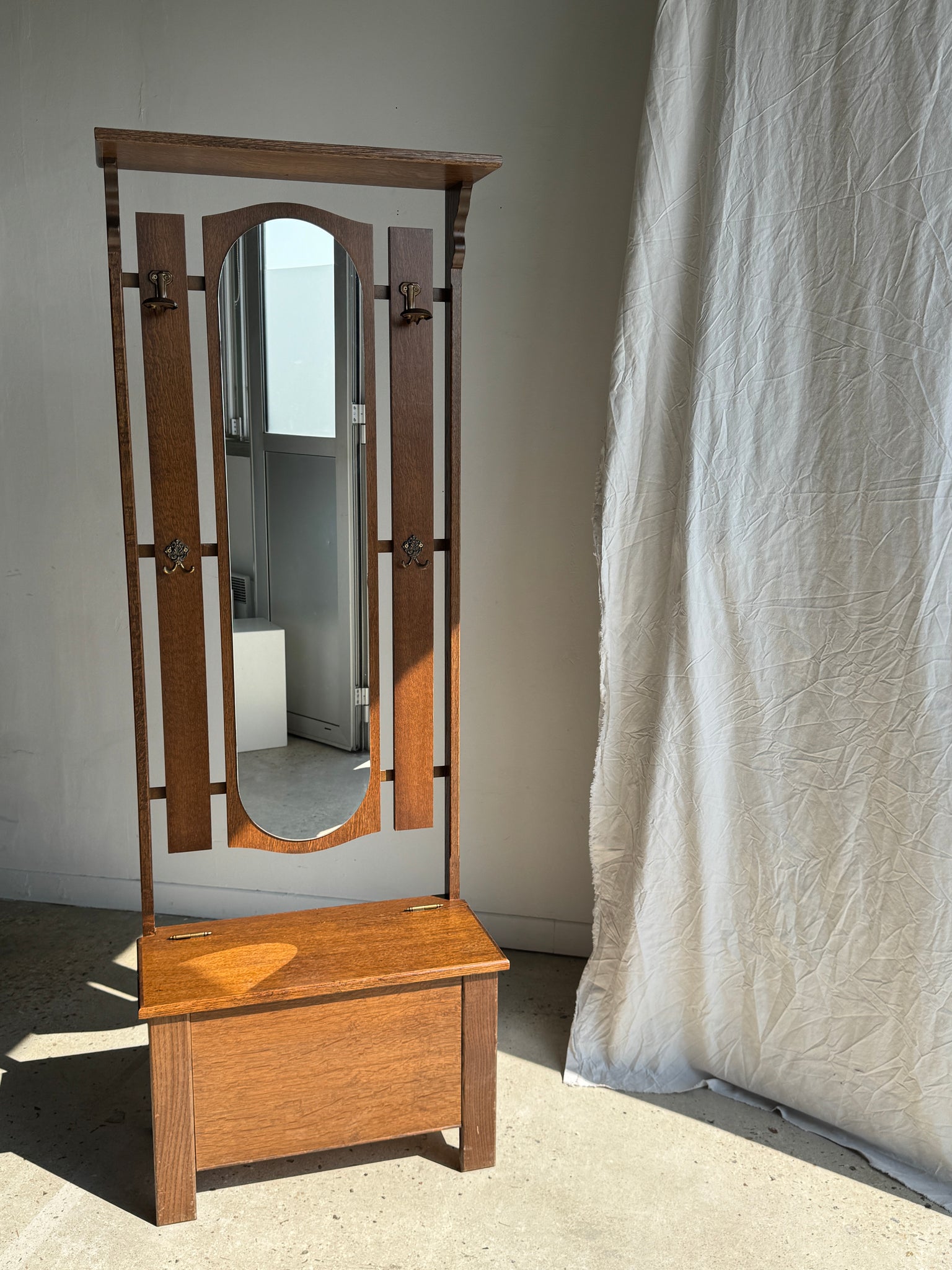 Meuble porte-manteau avec miroir, patères et petit coffre H182 L65 P33