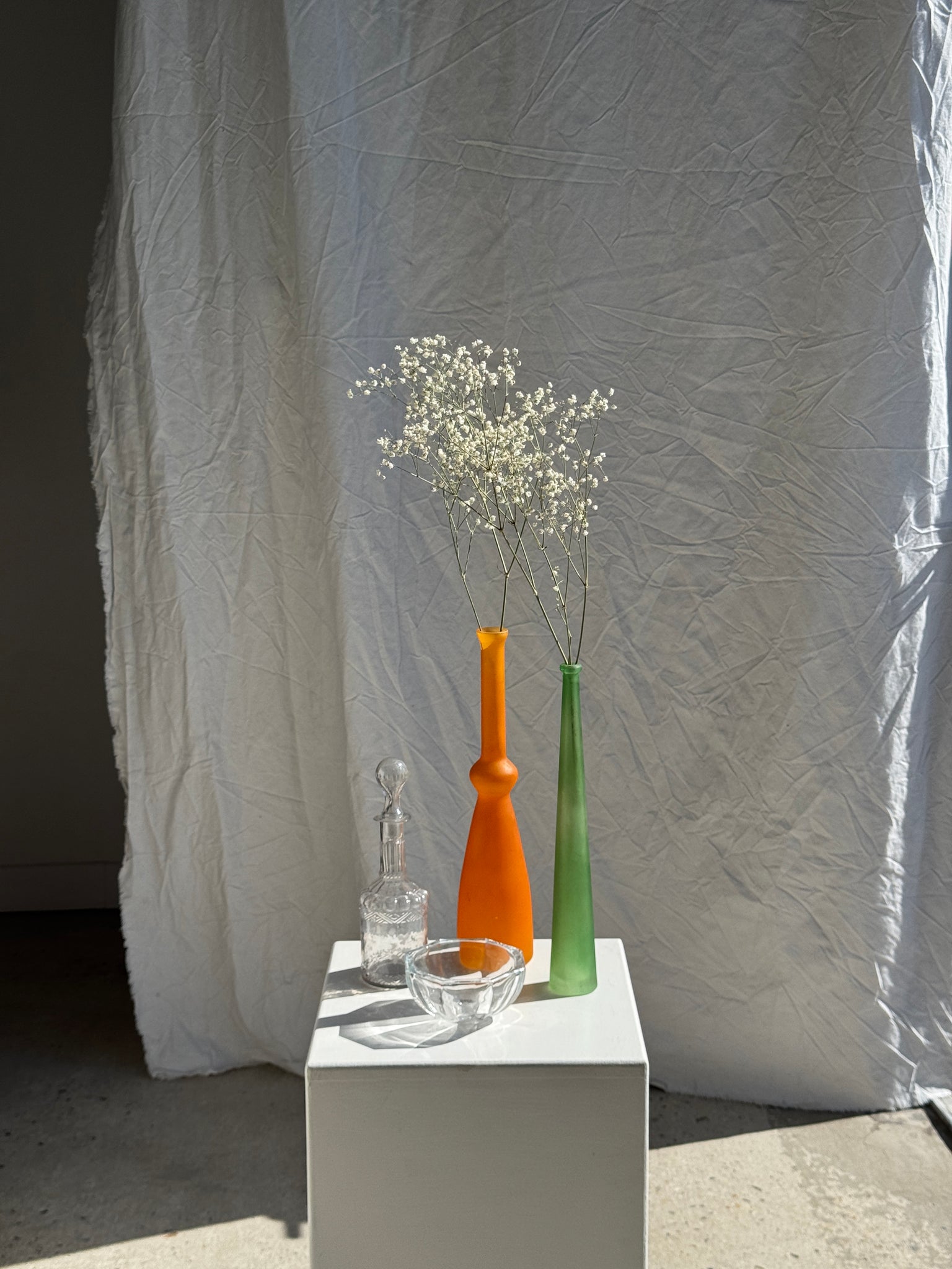 Vase soliflore en verre vert poli vintage H32